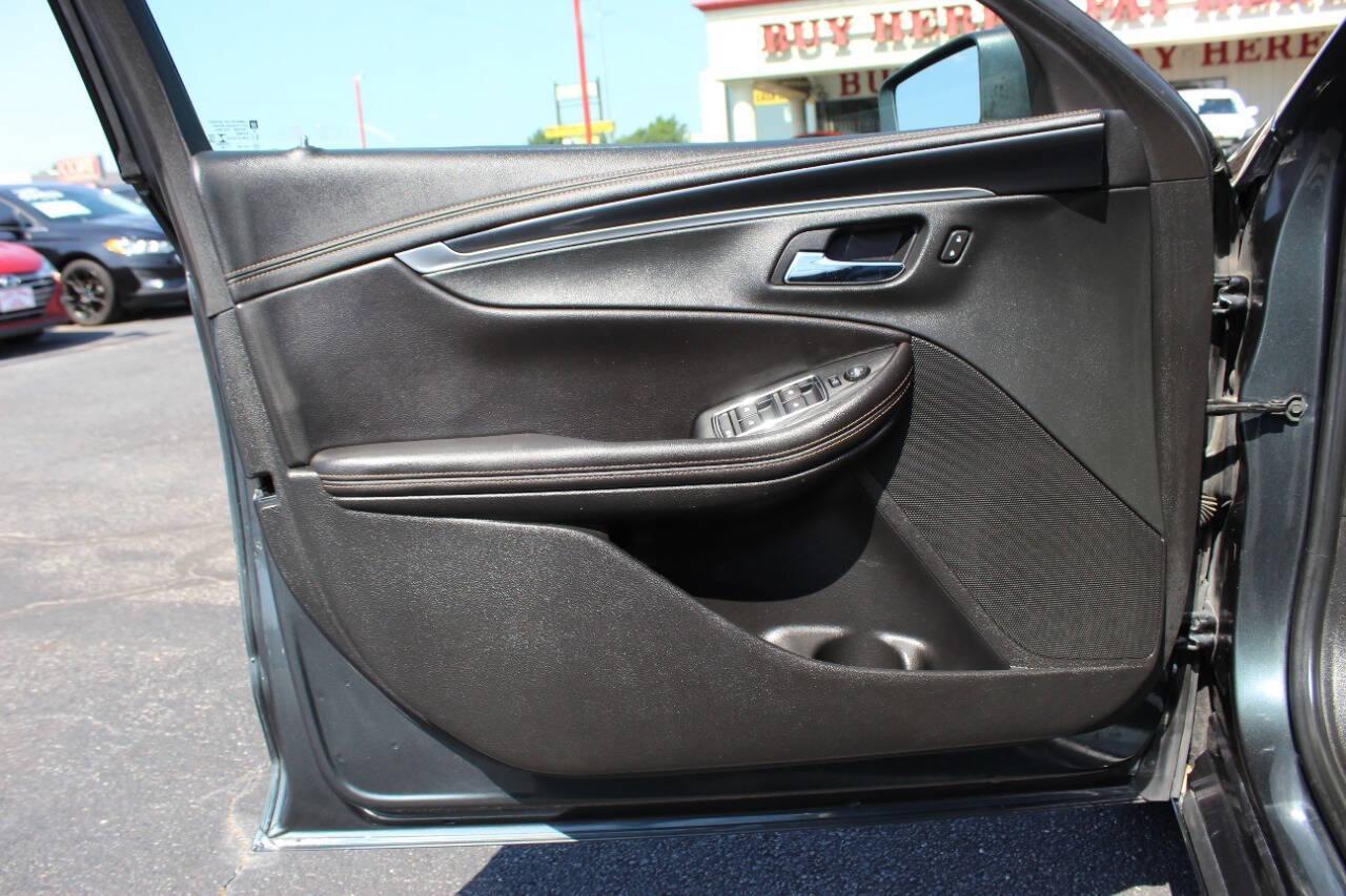 2018 Charcoal Chevrolet Impala LT (2G1105S3XJ9) with an 3.6L V6 DOHC 24V engine, 6A transmission, located at 4301 NW 39th , Oklahoma City, OK, 73112, (405) 949-5600, 35.512135, -97.598671 - NO DRIVERS LICENCE -NO FULL COVERAGE INSURANCE - NO CREDIT CHECK. COME ON OVER TO SUPERSPORTS, TAKE A LOOK AND TEST DRIVE. PLEASE GIVE US A CALL AT (405) 949-5600. NO LICENCIA DE CONDUCIR - NO SEGURO DE COBERTURA TOTAL - NO VERIFICACION DE CREDITO. VISITENOS EN SUPERSPORTS, MIRE N - Photo#16