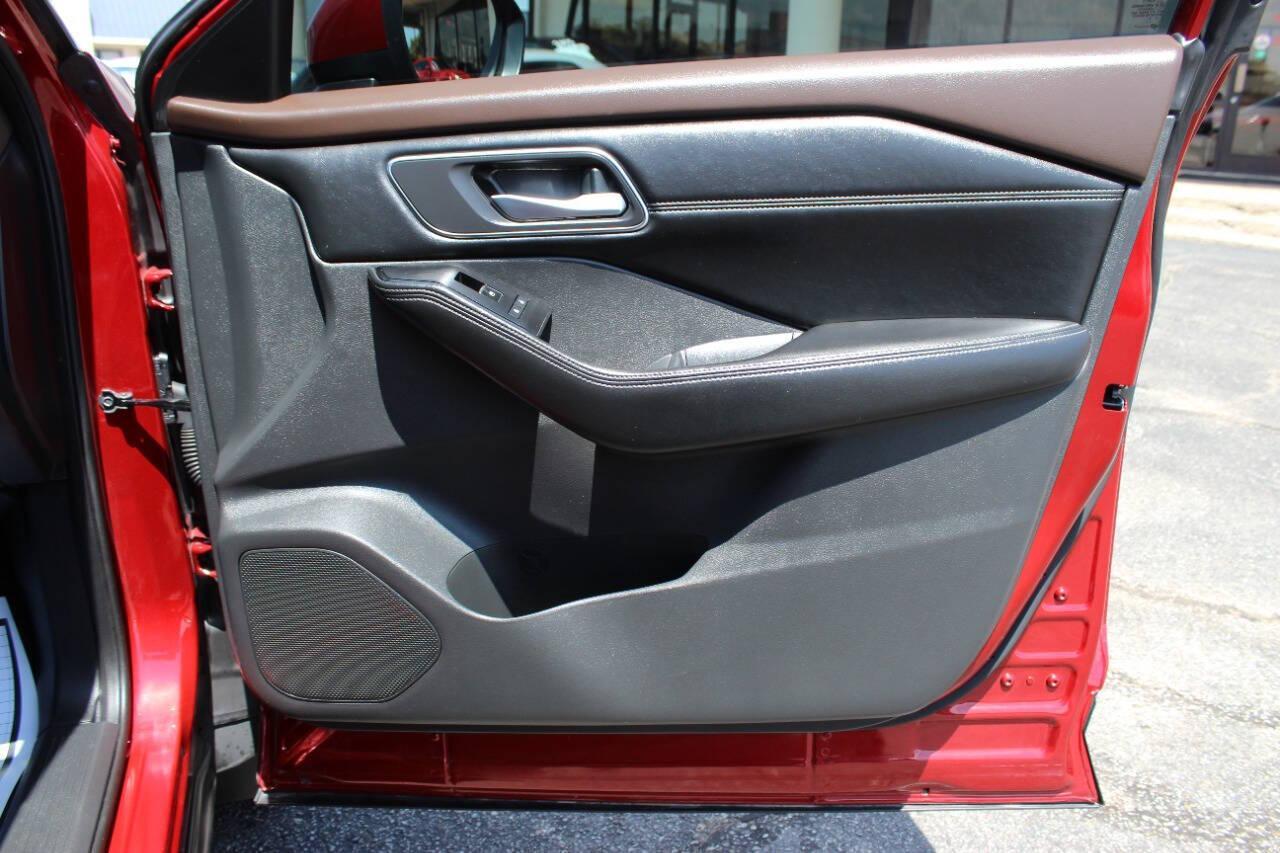 2021 Red Nissan Rogue SL (5N1AT3CA3MC) with an 2.5L L4 DOHC 16V engine, CVT transmission, located at 4301 NW 39th , Oklahoma City, OK, 73112, (405) 949-5600, 35.512135, -97.598671 - NO DRIVERS LICENCE -NO FULL COVERAGE INSURANCE - NO CREDIT CHECK. COME ON OVER TO SUPERSPORTS, TAKE A LOOK AND TEST DRIVE. PLEASE GIVE US A CALL AT (405) 949-5600. NO LICENCIA DE CONDUCIR - NO SEGURO DE COBERTURA TOTAL - NO VERIFICACION DE CREDITO. VISITENOS EN SUPERSPORTS, MIRE NU - Photo#9