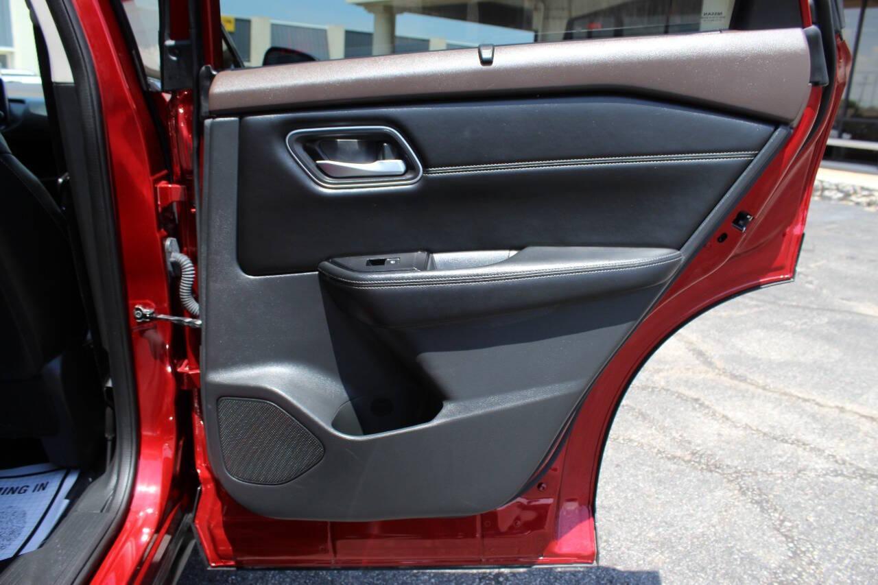 2021 Red Nissan Rogue SL (5N1AT3CA3MC) with an 2.5L L4 DOHC 16V engine, CVT transmission, located at 4301 NW 39th , Oklahoma City, OK, 73112, (405) 949-5600, 35.512135, -97.598671 - NO DRIVERS LICENCE -NO FULL COVERAGE INSURANCE - NO CREDIT CHECK. COME ON OVER TO SUPERSPORTS, TAKE A LOOK AND TEST DRIVE. PLEASE GIVE US A CALL AT (405) 949-5600. NO LICENCIA DE CONDUCIR - NO SEGURO DE COBERTURA TOTAL - NO VERIFICACION DE CREDITO. VISITENOS EN SUPERSPORTS, MIRE NU - Photo#11