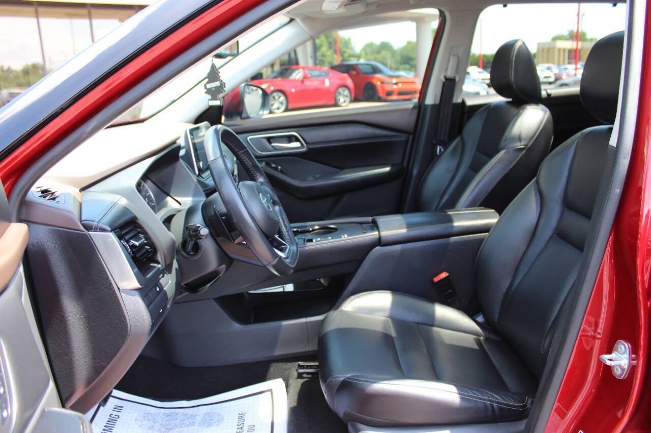 2021 Red Nissan Rogue SL (5N1AT3CA3MC) with an 2.5L L4 DOHC 16V engine, CVT transmission, located at 4301 NW 39th , Oklahoma City, OK, 73112, (405) 949-5600, 35.512135, -97.598671 - NO DRIVERS LICENCE -NO FULL COVERAGE INSURANCE - NO CREDIT CHECK. COME ON OVER TO SUPERSPORTS, TAKE A LOOK AND TEST DRIVE. PLEASE GIVE US A CALL AT (405) 949-5600. NO LICENCIA DE CONDUCIR - NO SEGURO DE COBERTURA TOTAL - NO VERIFICACION DE CREDITO. VISITENOS EN SUPERSPORTS, MIRE NU - Photo#15