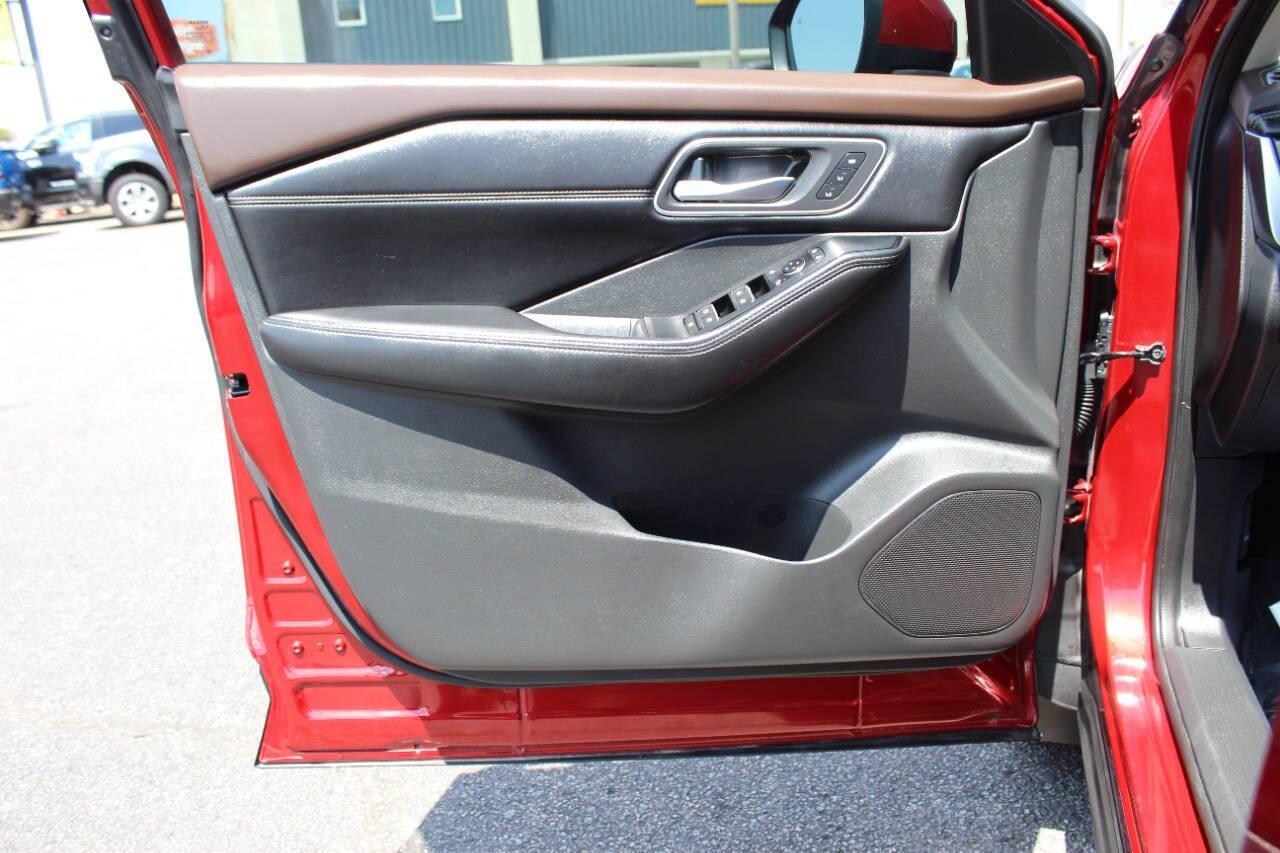 2021 Red Nissan Rogue SL (5N1AT3CA3MC) with an 2.5L L4 DOHC 16V engine, CVT transmission, located at 4301 NW 39th , Oklahoma City, OK, 73112, (405) 949-5600, 35.512135, -97.598671 - NO DRIVERS LICENCE -NO FULL COVERAGE INSURANCE - NO CREDIT CHECK. COME ON OVER TO SUPERSPORTS, TAKE A LOOK AND TEST DRIVE. PLEASE GIVE US A CALL AT (405) 949-5600. NO LICENCIA DE CONDUCIR - NO SEGURO DE COBERTURA TOTAL - NO VERIFICACION DE CREDITO. VISITENOS EN SUPERSPORTS, MIRE NU - Photo#16