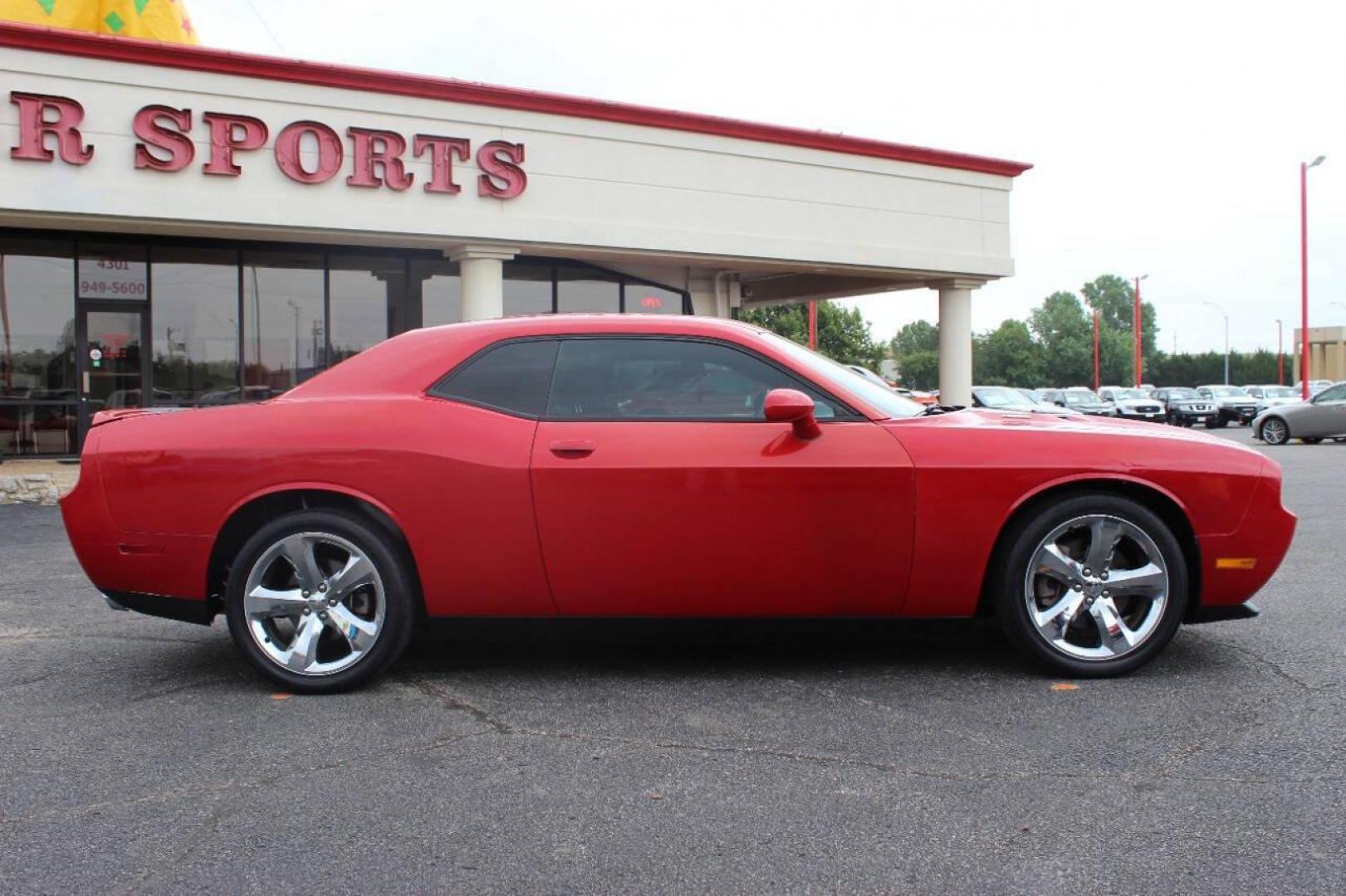 2012 Red Dodge Challenger R/T (2C3CDYBT0CH) with an 5.7L V8 OHV 16V engine, 4-Speed Automatic transmission, located at 4301 NW 39th , Oklahoma City, OK, 73112, (405) 949-5600, 35.512135, -97.598671 - NO DRIVERS LICENCE -NO FULL COVERAGE INSURANCE - NO CREDIT CHECK. COME ON OVER TO SUPERSPORTS, TAKE A LOOK AND TEST DRIVE. PLEASE GIVE US A CALL AT (405) 949-5600. NO LICENCIA DE CONDUCIR - NO SEGURO DE COBERTURA TOTAL - NO VERIFICACION DE CREDITO. VISITENOS EN SUPERSPORTS, MIRE NUESTRO - Photo#3