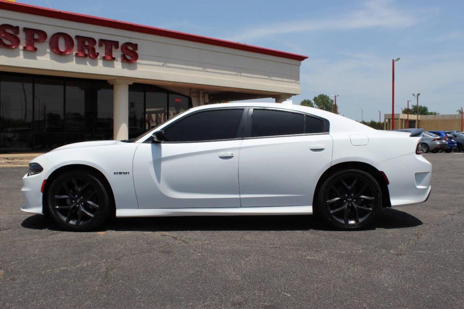 2021 White Dodge Charger R/T (2C3CDXCTXMH) with an 5.7L V8 OHV 16V engine, 8A transmission, located at 4301 NW 39th , Oklahoma City, OK, 73112, (405) 949-5600, 35.512135, -97.598671 - NO DRIVERS LICENCE -NO FULL COVERAGE INSURANCE - NO CREDIT CHECK. COME ON OVER TO SUPERSPORTS, TAKE A LOOK AND TEST DRIVE. PLEASE GIVE US A CALL AT (405) 949-5600. NO LICENCIA DE CONDUCIR - NO SEGURO DE COBERTURA TOTAL - NO VERIFICACION DE CREDITO. VISITENOS EN SUPERSPORTS, MIRE NU - Photo#6