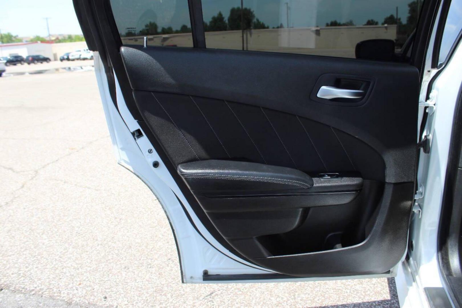 2021 White Dodge Charger R/T (2C3CDXCTXMH) with an 5.7L V8 OHV 16V engine, 8A transmission, located at 4301 NW 39th , Oklahoma City, OK, 73112, (405) 949-5600, 35.512135, -97.598671 - NO DRIVERS LICENCE -NO FULL COVERAGE INSURANCE - NO CREDIT CHECK. COME ON OVER TO SUPERSPORTS, TAKE A LOOK AND TEST DRIVE. PLEASE GIVE US A CALL AT (405) 949-5600. NO LICENCIA DE CONDUCIR - NO SEGURO DE COBERTURA TOTAL - NO VERIFICACION DE CREDITO. VISITENOS EN SUPERSPORTS, MIRE NU - Photo#16