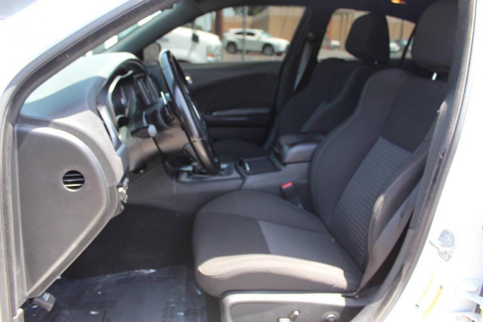 2021 White Dodge Charger R/T (2C3CDXCTXMH) with an 5.7L V8 OHV 16V engine, 8A transmission, located at 4301 NW 39th , Oklahoma City, OK, 73112, (405) 949-5600, 35.512135, -97.598671 - NO DRIVERS LICENCE -NO FULL COVERAGE INSURANCE - NO CREDIT CHECK. COME ON OVER TO SUPERSPORTS, TAKE A LOOK AND TEST DRIVE. PLEASE GIVE US A CALL AT (405) 949-5600. NO LICENCIA DE CONDUCIR - NO SEGURO DE COBERTURA TOTAL - NO VERIFICACION DE CREDITO. VISITENOS EN SUPERSPORTS, MIRE NU - Photo#17