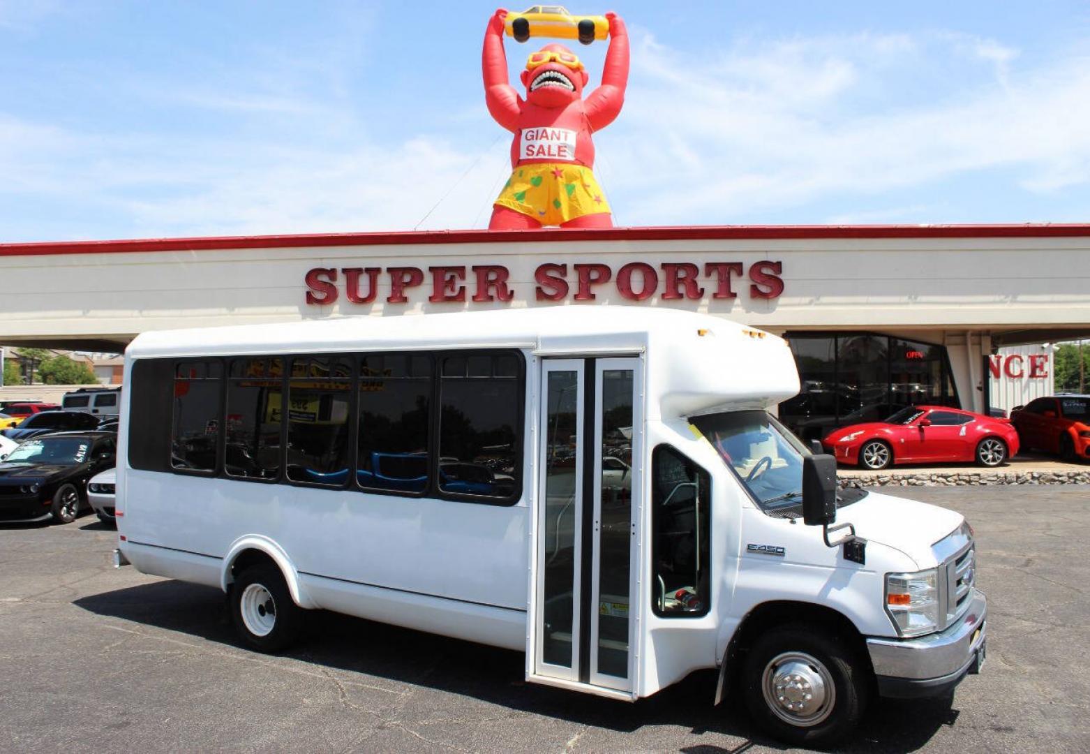 2013 White Ford E-Series E450 (1FDFE4FS2DD) with an 6.8L V10 6.8L V10 engine, Unspecified transmission, located at 4301 NW 39th , Oklahoma City, OK, 73112, (405) 949-5600, 35.512135, -97.598671- Photo#0