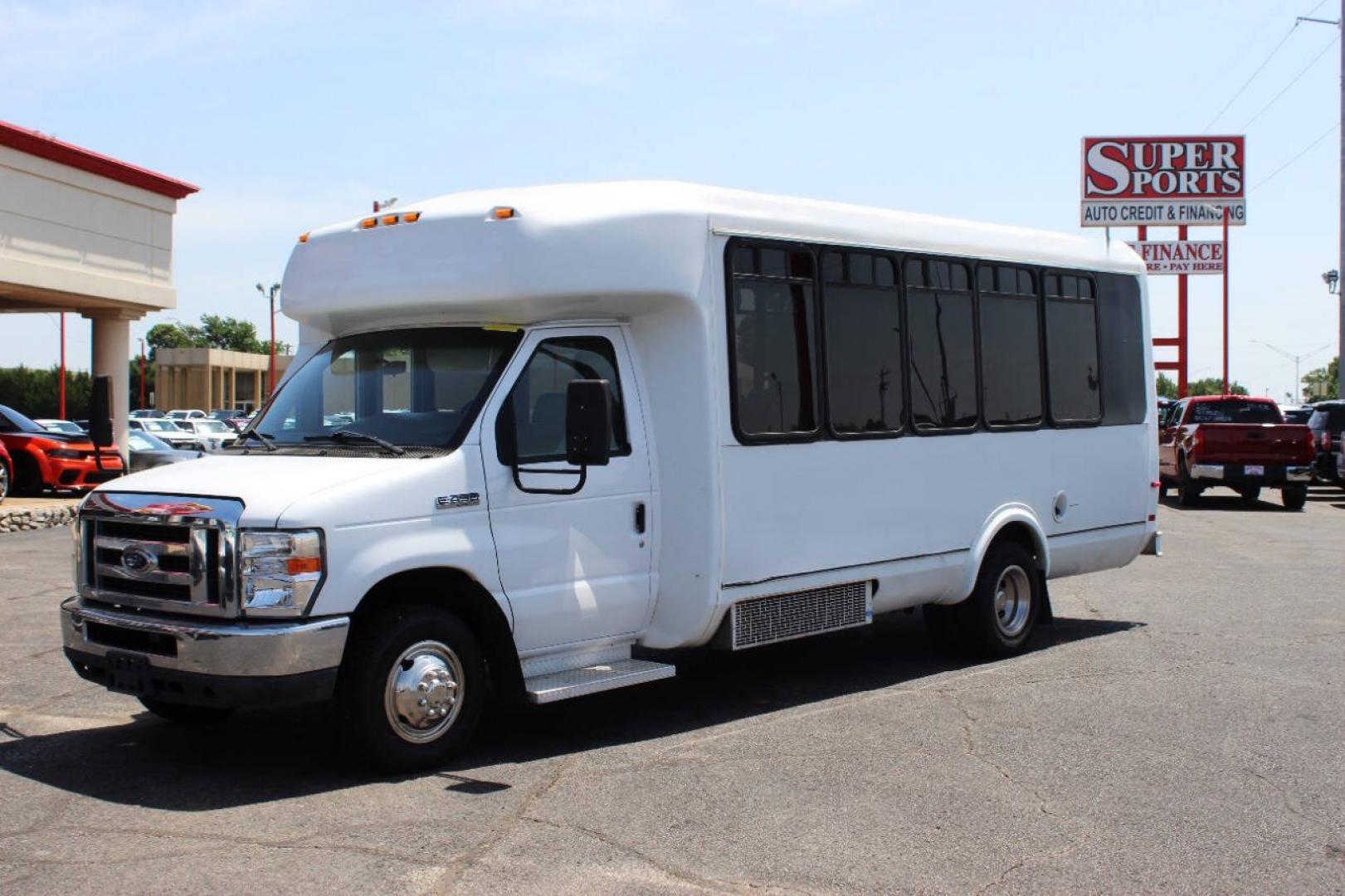 2013 White Ford E-Series E450 (1FDFE4FS2DD) with an 6.8L V10 6.8L V10 engine, Unspecified transmission, located at 4301 NW 39th , Oklahoma City, OK, 73112, (405) 949-5600, 35.512135, -97.598671- Photo#6