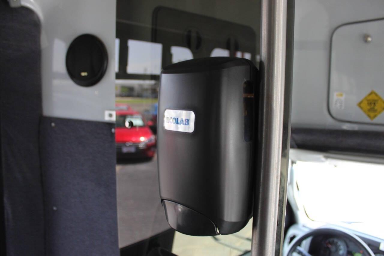 2013 White Ford E-Series E450 (1FDFE4FS2DD) with an 6.8L V10 6.8L V10 engine, Unspecified transmission, located at 4301 NW 39th , Oklahoma City, OK, 73112, (405) 949-5600, 35.512135, -97.598671 - NO DRIVERS LICENCE -NO FULL COVERAGE INSURANCE - NO CREDIT CHECK. COME ON OVER TO SUPERSPORTS, TAKE A LOOK AND TEST DRIVE. PLEASE GIVE US A CALL AT (405) 949-5600. NO LICENCIA DE CONDUCIR - NO SEGURO DE COBERTURA TOTAL - NO VERIFICACION DE CREDITO. VISITENOS EN SUPERSPORTS, MIRE NUES - Photo#22