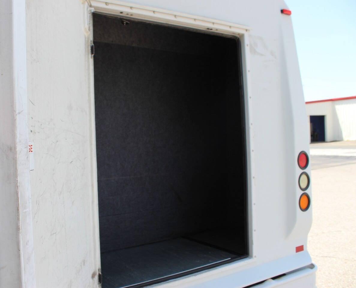 2013 White Ford E-Series E450 (1FDFE4FS2DD) with an 6.8L V10 6.8L V10 engine, Unspecified transmission, located at 4301 NW 39th , Oklahoma City, OK, 73112, (405) 949-5600, 35.512135, -97.598671 - NO DRIVERS LICENCE -NO FULL COVERAGE INSURANCE - NO CREDIT CHECK. COME ON OVER TO SUPERSPORTS, TAKE A LOOK AND TEST DRIVE. PLEASE GIVE US A CALL AT (405) 949-5600. NO LICENCIA DE CONDUCIR - NO SEGURO DE COBERTURA TOTAL - NO VERIFICACION DE CREDITO. VISITENOS EN SUPERSPORTS, MIRE NUES - Photo#28