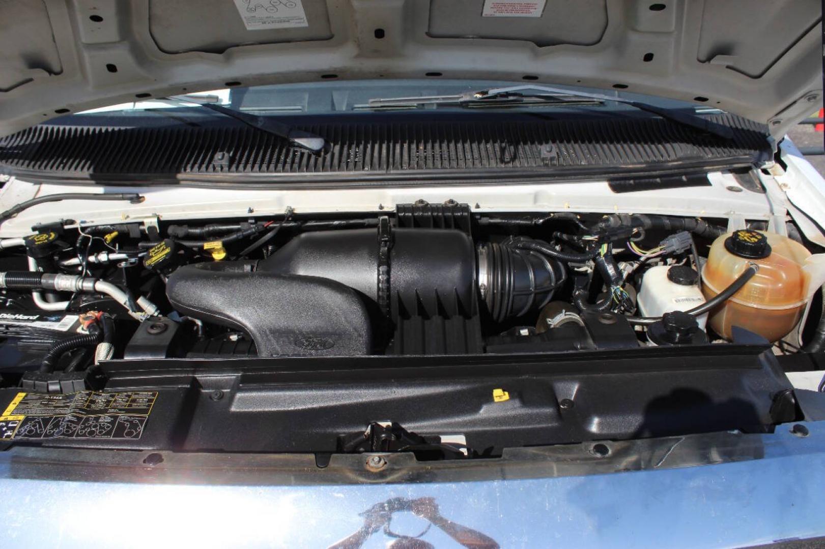 2013 White Ford E-Series E450 (1FDFE4FS2DD) with an 6.8L V10 6.8L V10 engine, Unspecified transmission, located at 4301 NW 39th , Oklahoma City, OK, 73112, (405) 949-5600, 35.512135, -97.598671- Photo#8