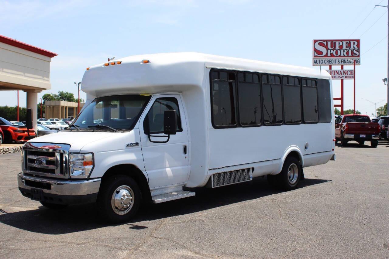2013 White Ford Econoline E450 (1FDFE4FS2DD) with an 6.8L V10 SOHC 20V engine, Unspecified transmission, located at 4301 NW 39th , Oklahoma City, OK, 73112, (405) 949-5600, 35.512135, -97.598671 - NO DRIVERS LICENCE -NO FULL COVERAGE INSURANCE - NO CREDIT CHECK. COME ON OVER TO SUPERSPORTS, TAKE A LOOK AND TEST DRIVE. PLEASE GIVE US A CALL AT (405) 949-5600. NO LICENCIA DE CONDUCIR - NO SEGURO DE COBERTURA TOTAL - NO VERIFICACION DE CREDITO. VISITENOS EN SUPERSPORTS, MIRE NUES - Photo#6