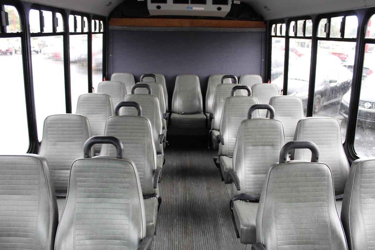 2013 White Ford Econoline E450 (1FDFE4FS2DD) with an 6.8L V10 SOHC 20V engine, Unspecified transmission, located at 4301 NW 39th , Oklahoma City, OK, 73112, (405) 949-5600, 35.512135, -97.598671 - NO DRIVERS LICENCE -NO FULL COVERAGE INSURANCE - NO CREDIT CHECK. COME ON OVER TO SUPERSPORTS, TAKE A LOOK AND TEST DRIVE. PLEASE GIVE US A CALL AT (405) 949-5600. NO LICENCIA DE CONDUCIR - NO SEGURO DE COBERTURA TOTAL - NO VERIFICACION DE CREDITO. VISITENOS EN SUPERSPORTS, MIRE NUES - Photo#15