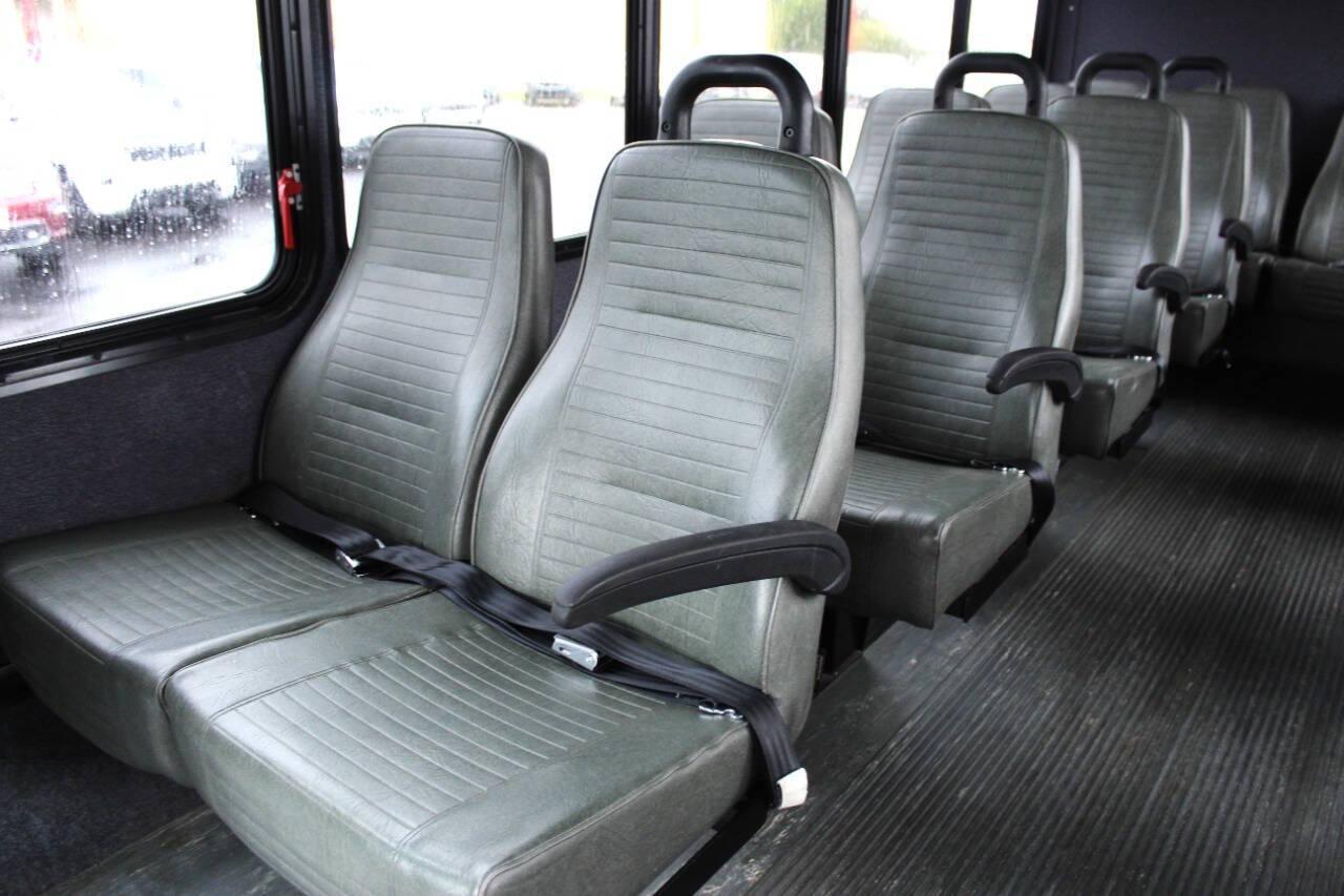 2013 White Ford Econoline E450 (1FDFE4FS2DD) with an 6.8L V10 SOHC 20V engine, Unspecified transmission, located at 4301 NW 39th , Oklahoma City, OK, 73112, (405) 949-5600, 35.512135, -97.598671 - NO DRIVERS LICENCE -NO FULL COVERAGE INSURANCE - NO CREDIT CHECK. COME ON OVER TO SUPERSPORTS, TAKE A LOOK AND TEST DRIVE. PLEASE GIVE US A CALL AT (405) 949-5600. NO LICENCIA DE CONDUCIR - NO SEGURO DE COBERTURA TOTAL - NO VERIFICACION DE CREDITO. VISITENOS EN SUPERSPORTS, MIRE NUES - Photo#16