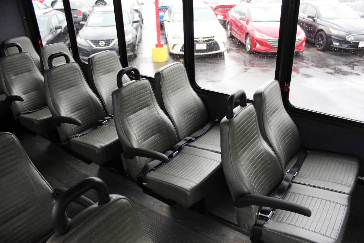 2013 White Ford Econoline E450 (1FDFE4FS2DD) with an 6.8L V10 SOHC 20V engine, Unspecified transmission, located at 4301 NW 39th , Oklahoma City, OK, 73112, (405) 949-5600, 35.512135, -97.598671 - NO DRIVERS LICENCE -NO FULL COVERAGE INSURANCE - NO CREDIT CHECK. COME ON OVER TO SUPERSPORTS, TAKE A LOOK AND TEST DRIVE. PLEASE GIVE US A CALL AT (405) 949-5600. NO LICENCIA DE CONDUCIR - NO SEGURO DE COBERTURA TOTAL - NO VERIFICACION DE CREDITO. VISITENOS EN SUPERSPORTS, MIRE NUES - Photo#18