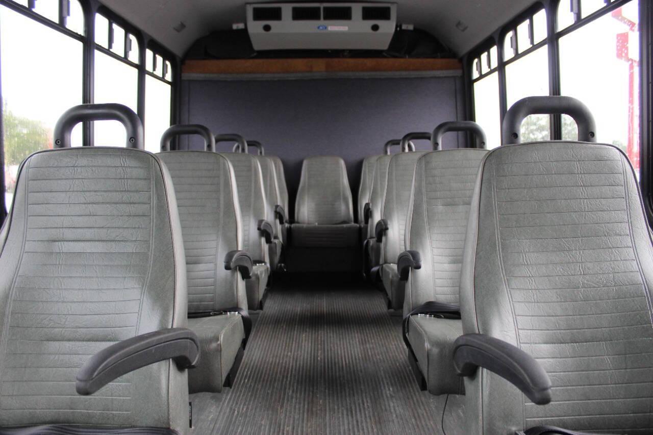 2013 White Ford Econoline E450 (1FDFE4FS2DD) with an 6.8L V10 SOHC 20V engine, Unspecified transmission, located at 4301 NW 39th , Oklahoma City, OK, 73112, (405) 949-5600, 35.512135, -97.598671 - NO DRIVERS LICENCE -NO FULL COVERAGE INSURANCE - NO CREDIT CHECK. COME ON OVER TO SUPERSPORTS, TAKE A LOOK AND TEST DRIVE. PLEASE GIVE US A CALL AT (405) 949-5600. NO LICENCIA DE CONDUCIR - NO SEGURO DE COBERTURA TOTAL - NO VERIFICACION DE CREDITO. VISITENOS EN SUPERSPORTS, MIRE NUES - Photo#19