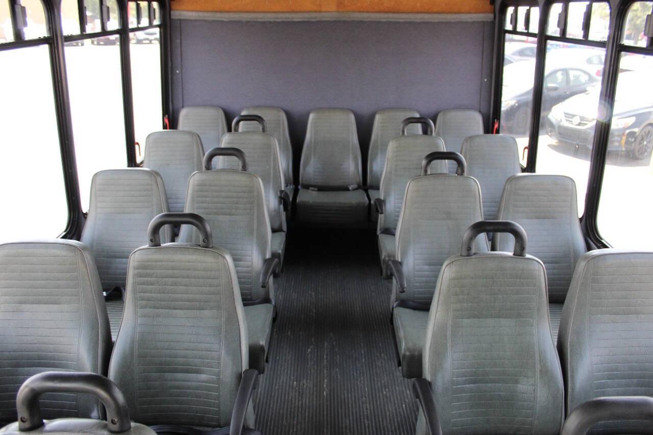 2013 White Ford Econoline E450 (1FDFE4FS2DD) with an 6.8L V10 SOHC 20V engine, Unspecified transmission, located at 4301 NW 39th , Oklahoma City, OK, 73112, (405) 949-5600, 35.512135, -97.598671 - NO DRIVERS LICENCE -NO FULL COVERAGE INSURANCE - NO CREDIT CHECK. COME ON OVER TO SUPERSPORTS, TAKE A LOOK AND TEST DRIVE. PLEASE GIVE US A CALL AT (405) 949-5600. NO LICENCIA DE CONDUCIR - NO SEGURO DE COBERTURA TOTAL - NO VERIFICACION DE CREDITO. VISITENOS EN SUPERSPORTS, MIRE NUES - Photo#23