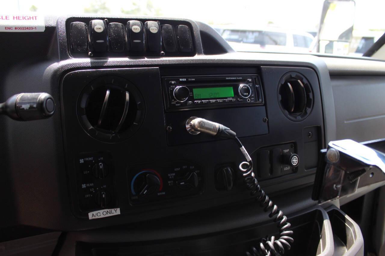 2013 White Ford Econoline E450 (1FDFE4FS2DD) with an 6.8L V10 SOHC 20V engine, Unspecified transmission, located at 4301 NW 39th , Oklahoma City, OK, 73112, (405) 949-5600, 35.512135, -97.598671 - NO DRIVERS LICENCE -NO FULL COVERAGE INSURANCE - NO CREDIT CHECK. COME ON OVER TO SUPERSPORTS, TAKE A LOOK AND TEST DRIVE. PLEASE GIVE US A CALL AT (405) 949-5600. NO LICENCIA DE CONDUCIR - NO SEGURO DE COBERTURA TOTAL - NO VERIFICACION DE CREDITO. VISITENOS EN SUPERSPORTS, MIRE NUES - Photo#26