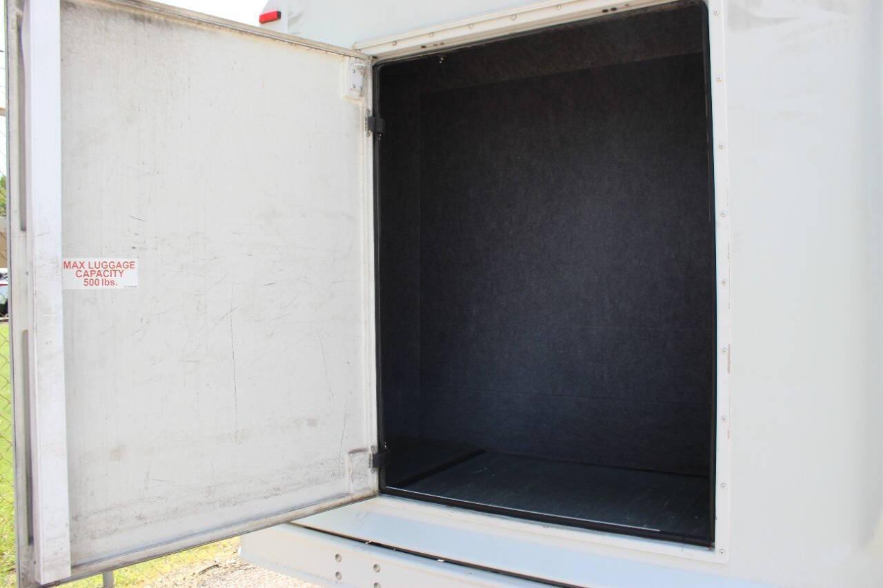 2013 White Ford Econoline E450 (1FDFE4FS2DD) with an 6.8L V10 SOHC 20V engine, Unspecified transmission, located at 4301 NW 39th , Oklahoma City, OK, 73112, (405) 949-5600, 35.512135, -97.598671 - NO DRIVERS LICENCE -NO FULL COVERAGE INSURANCE - NO CREDIT CHECK. COME ON OVER TO SUPERSPORTS, TAKE A LOOK AND TEST DRIVE. PLEASE GIVE US A CALL AT (405) 949-5600. NO LICENCIA DE CONDUCIR - NO SEGURO DE COBERTURA TOTAL - NO VERIFICACION DE CREDITO. VISITENOS EN SUPERSPORTS, MIRE NUES - Photo#29