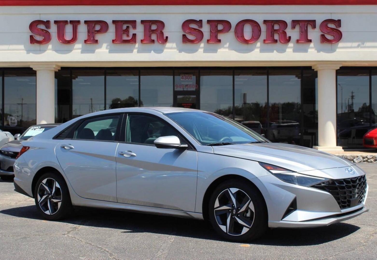 2023 Gray Hyundai Elantra SEL (5NPLS4AG7PH) with an 2.0L L4 DOHC 16V engine, 6A transmission, located at 4301 NW 39th , Oklahoma City, OK, 73112, (405) 949-5600, 35.512135, -97.598671 - NO DRIVERS LICENCE -NO FULL COVERAGE INSURANCE - NO CREDIT CHECK. COME ON OVER TO SUPERSPORTS, TAKE A LOOK AND TEST DRIVE. PLEASE GIVE US A CALL AT (405) 949-5600. NO LICENCIA DE CONDUCIR - NO SEGURO DE COBERTURA TOTAL - NO VERIFICACION DE CREDITO. VISITENOS EN SUPERSPORTS, MIRE NUESTRO - Photo#2