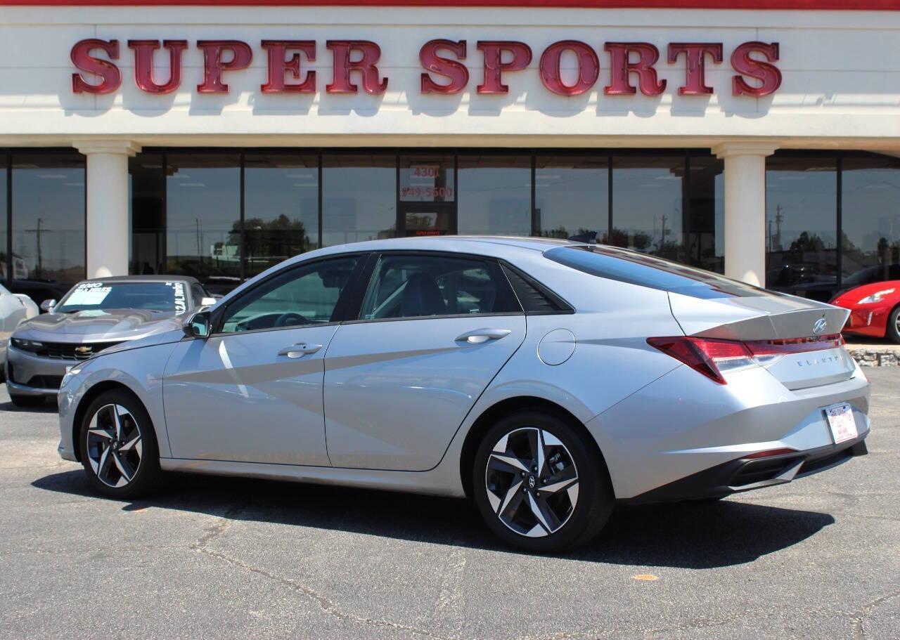 2023 Gray Hyundai Elantra SEL (5NPLS4AG7PH) with an 2.0L L4 DOHC 16V engine, 6A transmission, located at 4301 NW 39th , Oklahoma City, OK, 73112, (405) 949-5600, 35.512135, -97.598671 - NO DRIVERS LICENCE -NO FULL COVERAGE INSURANCE - NO CREDIT CHECK. COME ON OVER TO SUPERSPORTS, TAKE A LOOK AND TEST DRIVE. PLEASE GIVE US A CALL AT (405) 949-5600. NO LICENCIA DE CONDUCIR - NO SEGURO DE COBERTURA TOTAL - NO VERIFICACION DE CREDITO. VISITENOS EN SUPERSPORTS, MIRE NUESTRO - Photo#4