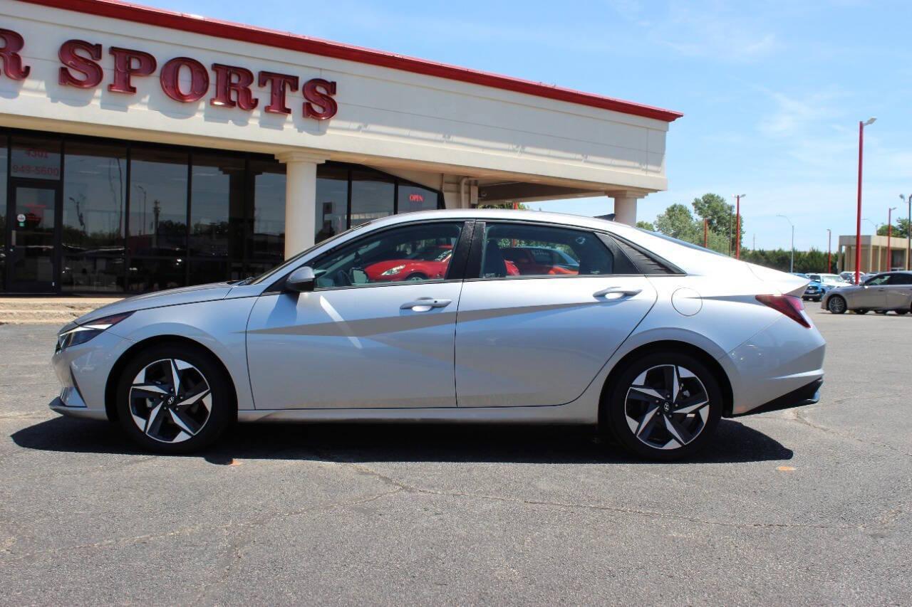 2023 Gray Hyundai Elantra SEL (5NPLS4AG7PH) with an 2.0L L4 DOHC 16V engine, 6A transmission, located at 4301 NW 39th , Oklahoma City, OK, 73112, (405) 949-5600, 35.512135, -97.598671 - NO DRIVERS LICENCE -NO FULL COVERAGE INSURANCE - NO CREDIT CHECK. COME ON OVER TO SUPERSPORTS, TAKE A LOOK AND TEST DRIVE. PLEASE GIVE US A CALL AT (405) 949-5600. NO LICENCIA DE CONDUCIR - NO SEGURO DE COBERTURA TOTAL - NO VERIFICACION DE CREDITO. VISITENOS EN SUPERSPORTS, MIRE NUESTRO - Photo#5