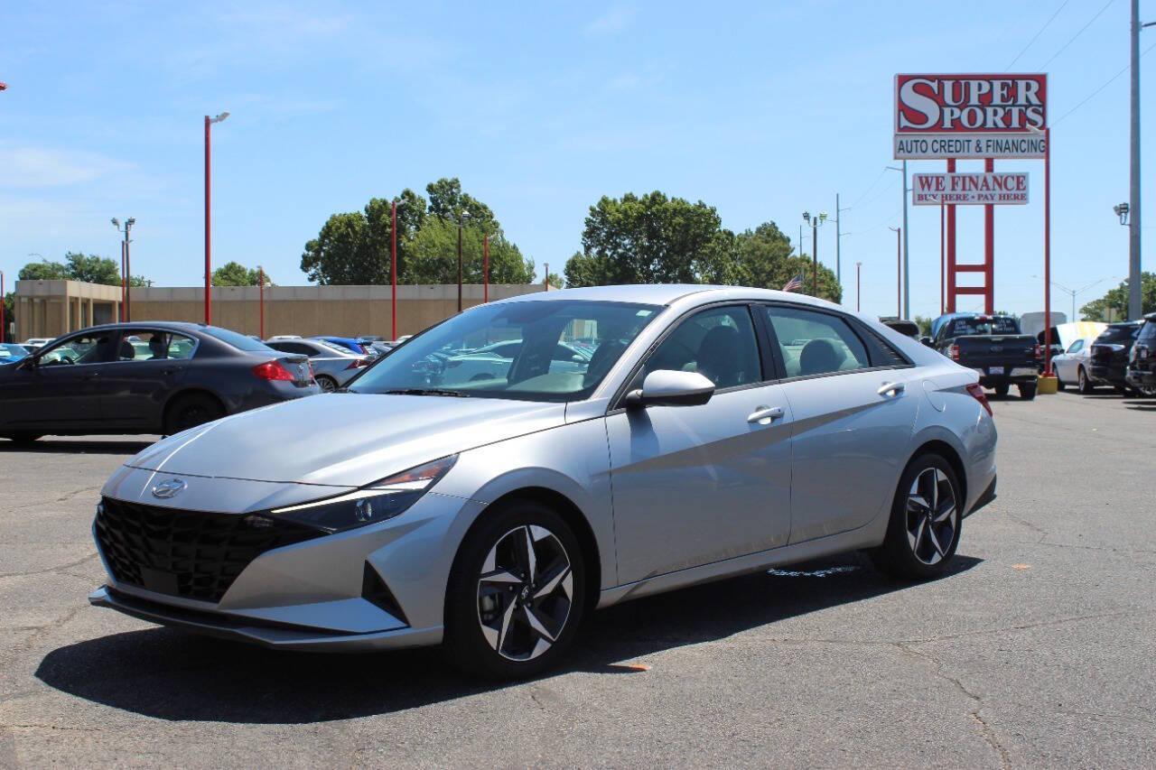 2023 Gray Hyundai Elantra SEL (5NPLS4AG7PH) with an 2.0L L4 DOHC 16V engine, 6A transmission, located at 4301 NW 39th , Oklahoma City, OK, 73112, (405) 949-5600, 35.512135, -97.598671 - NO DRIVERS LICENCE -NO FULL COVERAGE INSURANCE - NO CREDIT CHECK. COME ON OVER TO SUPERSPORTS, TAKE A LOOK AND TEST DRIVE. PLEASE GIVE US A CALL AT (405) 949-5600. NO LICENCIA DE CONDUCIR - NO SEGURO DE COBERTURA TOTAL - NO VERIFICACION DE CREDITO. VISITENOS EN SUPERSPORTS, MIRE NUESTRO - Photo#6