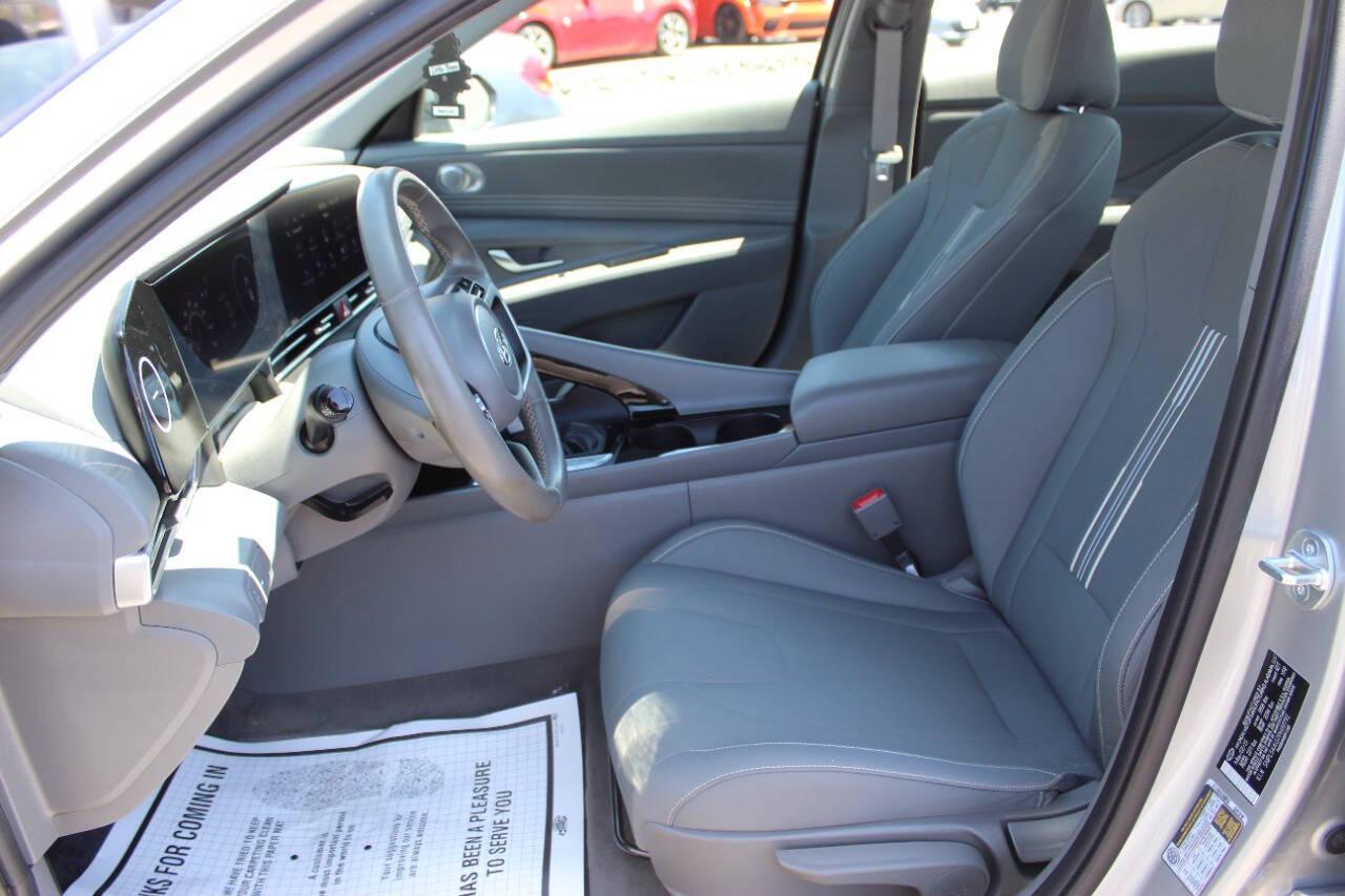 2023 Gray Hyundai Elantra SEL (5NPLS4AG7PH) with an 2.0L L4 DOHC 16V engine, 6A transmission, located at 4301 NW 39th , Oklahoma City, OK, 73112, (405) 949-5600, 35.512135, -97.598671 - NO DRIVERS LICENCE -NO FULL COVERAGE INSURANCE - NO CREDIT CHECK. COME ON OVER TO SUPERSPORTS, TAKE A LOOK AND TEST DRIVE. PLEASE GIVE US A CALL AT (405) 949-5600. NO LICENCIA DE CONDUCIR - NO SEGURO DE COBERTURA TOTAL - NO VERIFICACION DE CREDITO. VISITENOS EN SUPERSPORTS, MIRE NUESTRO - Photo#8