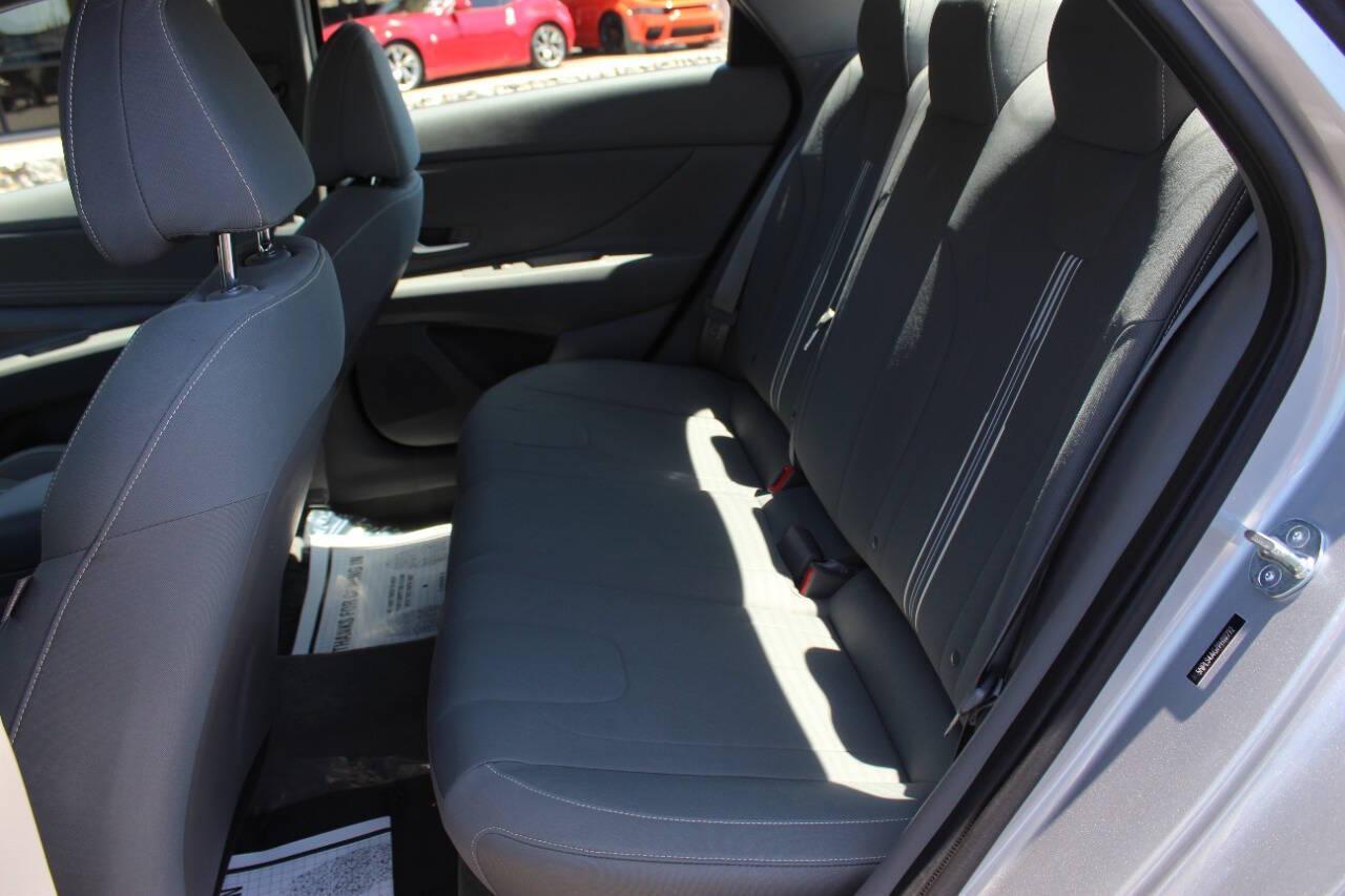 2023 Gray Hyundai Elantra SEL (5NPLS4AG7PH) with an 2.0L L4 DOHC 16V engine, 6A transmission, located at 4301 NW 39th , Oklahoma City, OK, 73112, (405) 949-5600, 35.512135, -97.598671 - NO DRIVERS LICENCE -NO FULL COVERAGE INSURANCE - NO CREDIT CHECK. COME ON OVER TO SUPERSPORTS, TAKE A LOOK AND TEST DRIVE. PLEASE GIVE US A CALL AT (405) 949-5600. NO LICENCIA DE CONDUCIR - NO SEGURO DE COBERTURA TOTAL - NO VERIFICACION DE CREDITO. VISITENOS EN SUPERSPORTS, MIRE NUESTRO - Photo#9