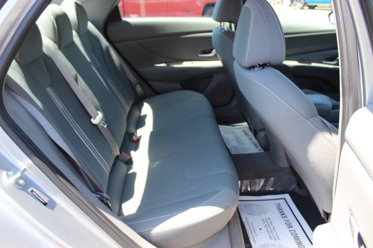 2023 Gray Hyundai Elantra SEL (5NPLS4AG7PH) with an 2.0L L4 DOHC 16V engine, 6A transmission, located at 4301 NW 39th , Oklahoma City, OK, 73112, (405) 949-5600, 35.512135, -97.598671 - NO DRIVERS LICENCE -NO FULL COVERAGE INSURANCE - NO CREDIT CHECK. COME ON OVER TO SUPERSPORTS, TAKE A LOOK AND TEST DRIVE. PLEASE GIVE US A CALL AT (405) 949-5600. NO LICENCIA DE CONDUCIR - NO SEGURO DE COBERTURA TOTAL - NO VERIFICACION DE CREDITO. VISITENOS EN SUPERSPORTS, MIRE NUESTRO - Photo#11