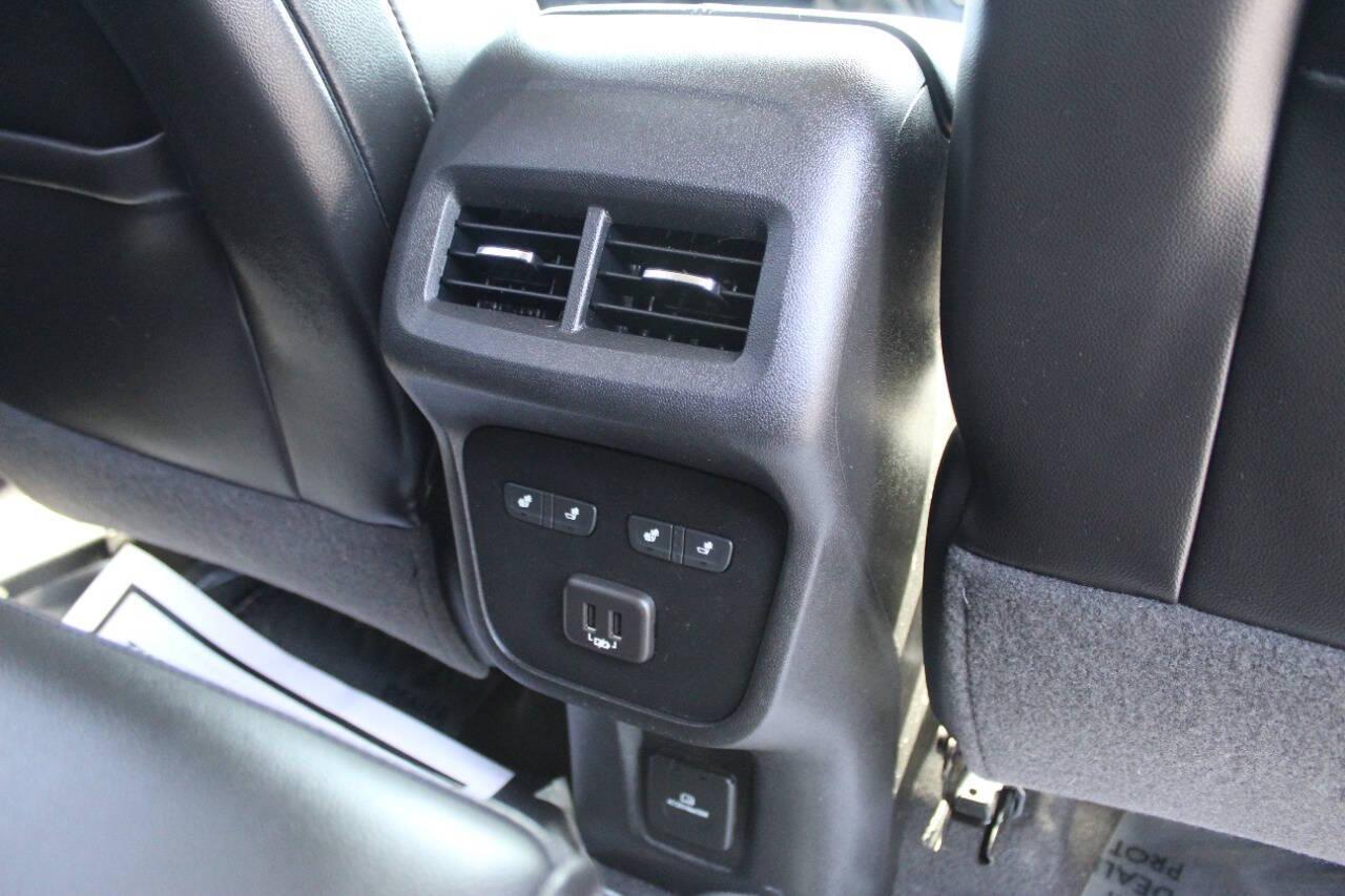 2020 Charcoal Chevrolet Equinox Premier 2.0 2WD (2GNAXPEX0L6) with an 2.0L L4 DOHC 16V engine, 9A transmission, located at 4301 NW 39th , Oklahoma City, OK, 73112, (405) 949-5600, 35.512135, -97.598671 - NO DRIVERS LICENCE -NO FULL COVERAGE INSURANCE - NO CREDIT CHECK. COME ON OVER TO SUPERSPORTS, TAKE A LOOK AND TEST DRIVE. PLEASE GIVE US A CALL AT (405) 949-5600. NO LICENCIA DE CONDUCIR - NO SEGURO DE COBERTURA TOTAL - NO VERIFICACION DE CREDITO. VISITENOS EN SUPERSPORTS, MIRE - Photo#12