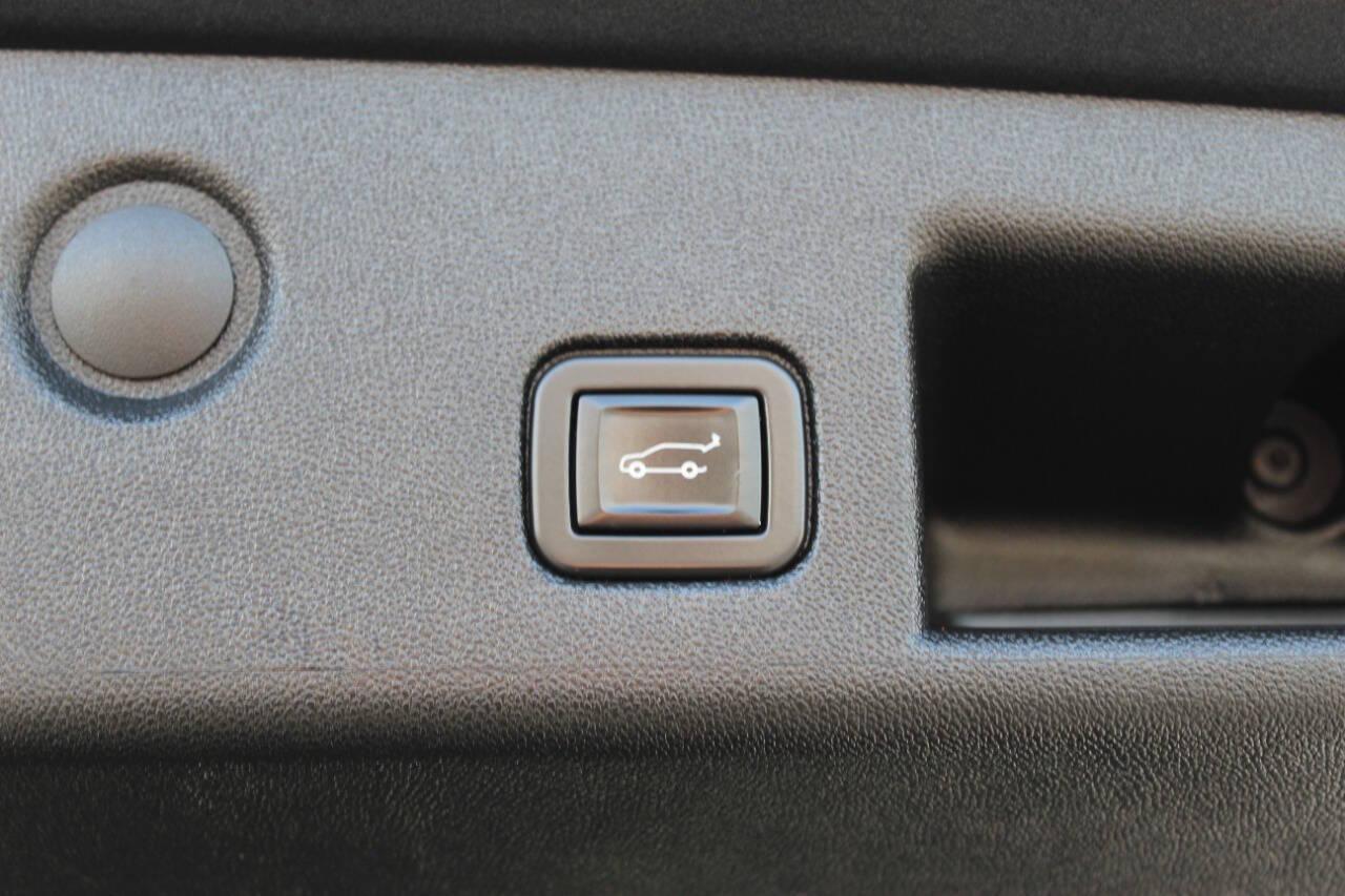 2020 Charcoal Chevrolet Equinox Premier 2.0 2WD (2GNAXPEX0L6) with an 2.0L L4 DOHC 16V engine, 9A transmission, located at 4301 NW 39th , Oklahoma City, OK, 73112, (405) 949-5600, 35.512135, -97.598671 - NO DRIVERS LICENCE -NO FULL COVERAGE INSURANCE - NO CREDIT CHECK. COME ON OVER TO SUPERSPORTS, TAKE A LOOK AND TEST DRIVE. PLEASE GIVE US A CALL AT (405) 949-5600. NO LICENCIA DE CONDUCIR - NO SEGURO DE COBERTURA TOTAL - NO VERIFICACION DE CREDITO. VISITENOS EN SUPERSPORTS, MIRE - Photo#14