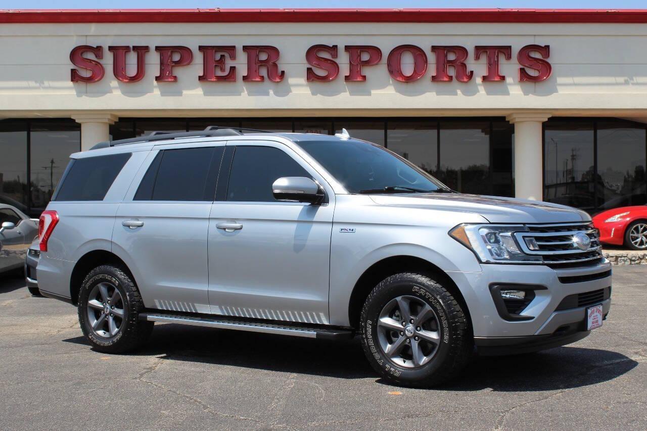 2021 Silver Ford Expedition XLT 4WD (1FMJU1JT2ME) with an 3.5L V6 Twin Turbocharger 3.5L V6 engine, Automatic 10-Speed transmission, located at 4301 NW 39th , Oklahoma City, OK, 73112, (405) 949-5600, 35.512135, -97.598671 - NO DRIVERS LICENCE -NO FULL COVERAGE INSURANCE - NO CREDIT CHECK. COME ON OVER TO SUPERSPORTS, TAKE A LOOK AND TEST DRIVE. PLEASE GIVE US A CALL AT (405) 949-5600. NO LICENCIA DE CONDUCIR - NO SEGURO DE COBERTURA TOTAL - NO VERIFICACION DE CREDITO. VISITENOS EN SUPERSPORTS, MIRE - Photo#0