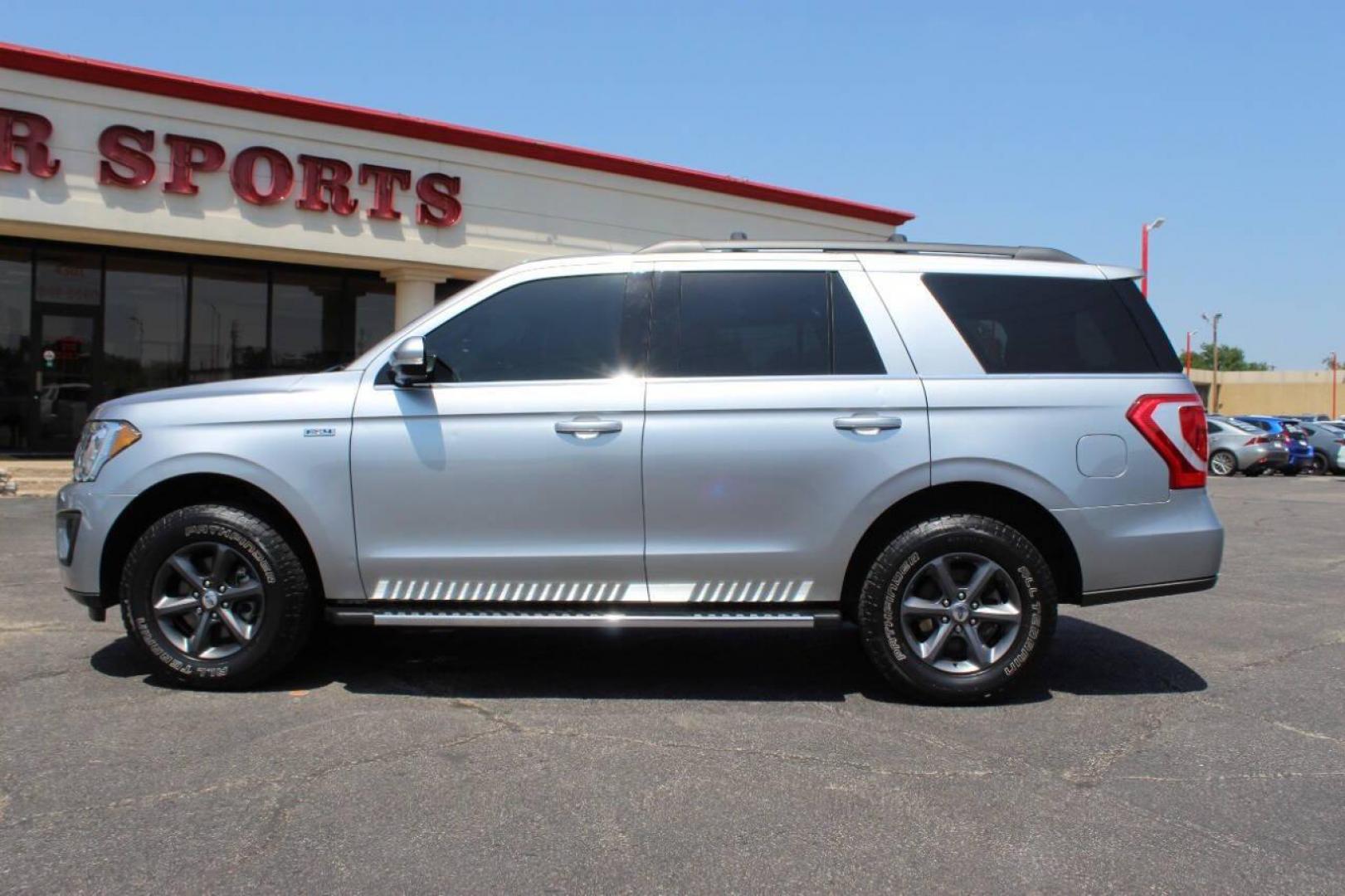 2021 Silver Ford Expedition XLT 4WD (1FMJU1JT2ME) with an 3.5L V6 DOHC 24V FFV engine, 6A transmission, located at 4301 NW 39th , Oklahoma City, OK, 73112, (405) 949-5600, 35.512135, -97.598671 - NO DRIVERS LICENCE -NO FULL COVERAGE INSURANCE - NO CREDIT CHECK. COME ON OVER TO SUPERSPORTS, TAKE A LOOK AND TEST DRIVE. PLEASE GIVE US A CALL AT (405) 949-5600. NO LICENCIA DE CONDUCIR - NO SEGURO DE COBERTURA TOTAL - NO VERIFICACION DE CREDITO. VISITENOS EN SUPERSPORTS, MIRE - Photo#6