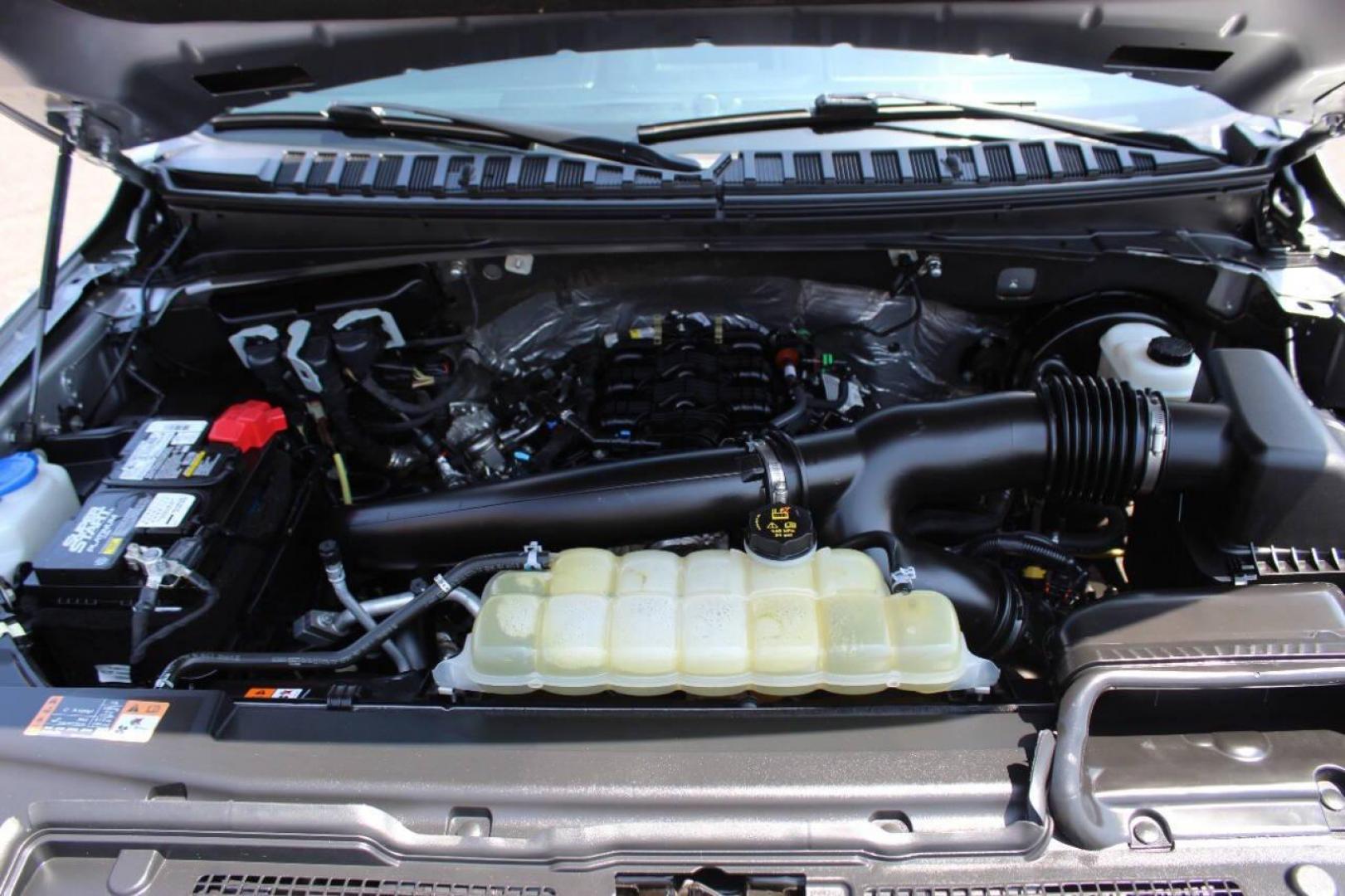 2021 Silver Ford Expedition XLT 4WD (1FMJU1JT2ME) with an 3.5L V6 DOHC 24V FFV engine, 6A transmission, located at 4301 NW 39th , Oklahoma City, OK, 73112, (405) 949-5600, 35.512135, -97.598671 - NO DRIVERS LICENCE -NO FULL COVERAGE INSURANCE - NO CREDIT CHECK. COME ON OVER TO SUPERSPORTS, TAKE A LOOK AND TEST DRIVE. PLEASE GIVE US A CALL AT (405) 949-5600. NO LICENCIA DE CONDUCIR - NO SEGURO DE COBERTURA TOTAL - NO VERIFICACION DE CREDITO. VISITENOS EN SUPERSPORTS, MIRE - Photo#8