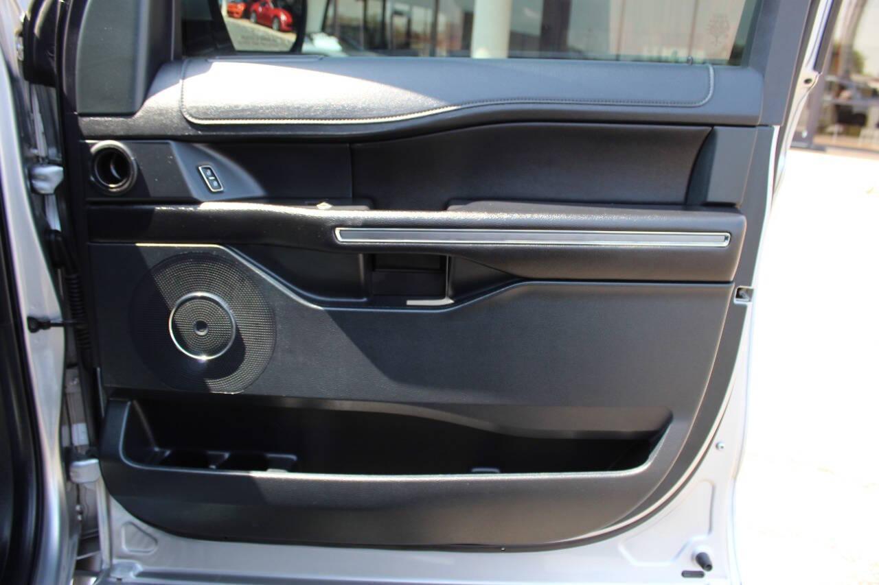 2021 Silver Ford Expedition XLT 4WD (1FMJU1JT2ME) with an 3.5L V6 Twin Turbocharger 3.5L V6 engine, Automatic 10-Speed transmission, located at 4301 NW 39th , Oklahoma City, OK, 73112, (405) 949-5600, 35.512135, -97.598671 - NO DRIVERS LICENCE -NO FULL COVERAGE INSURANCE - NO CREDIT CHECK. COME ON OVER TO SUPERSPORTS, TAKE A LOOK AND TEST DRIVE. PLEASE GIVE US A CALL AT (405) 949-5600. NO LICENCIA DE CONDUCIR - NO SEGURO DE COBERTURA TOTAL - NO VERIFICACION DE CREDITO. VISITENOS EN SUPERSPORTS, MIRE - Photo#9