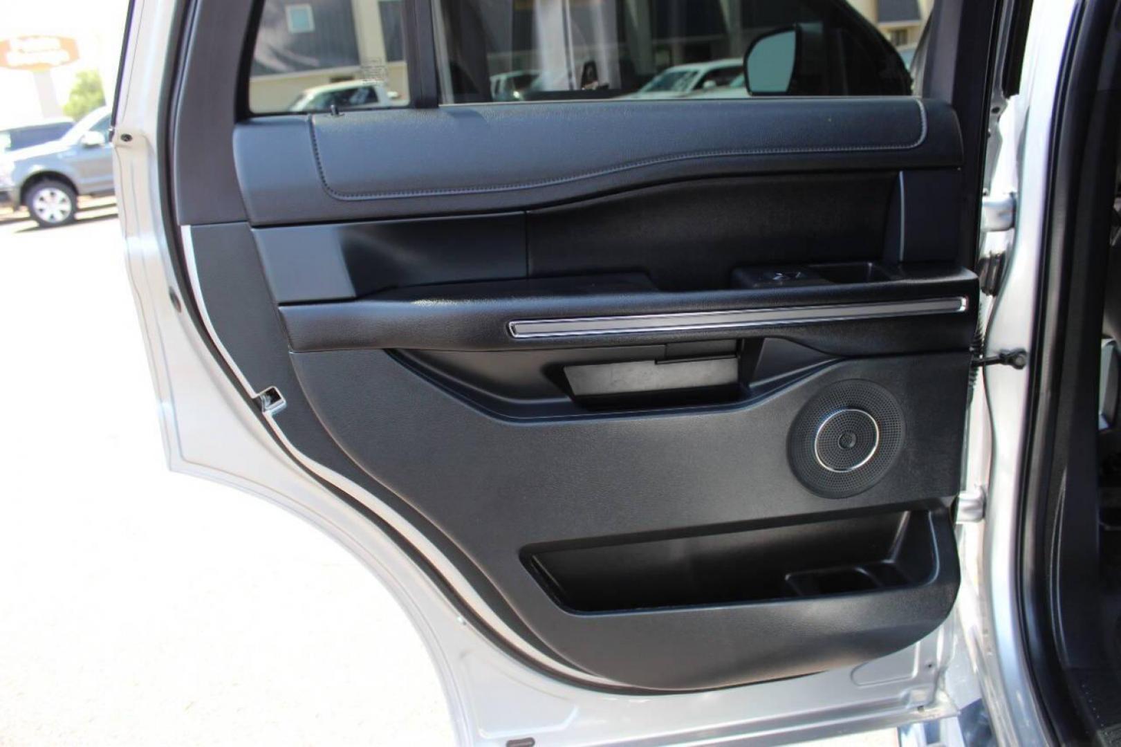 2021 Silver Ford Expedition XLT 4WD (1FMJU1JT2ME) with an 3.5L V6 DOHC 24V FFV engine, 6A transmission, located at 4301 NW 39th , Oklahoma City, OK, 73112, (405) 949-5600, 35.512135, -97.598671 - NO DRIVERS LICENCE -NO FULL COVERAGE INSURANCE - NO CREDIT CHECK. COME ON OVER TO SUPERSPORTS, TAKE A LOOK AND TEST DRIVE. PLEASE GIVE US A CALL AT (405) 949-5600. NO LICENCIA DE CONDUCIR - NO SEGURO DE COBERTURA TOTAL - NO VERIFICACION DE CREDITO. VISITENOS EN SUPERSPORTS, MIRE - Photo#16