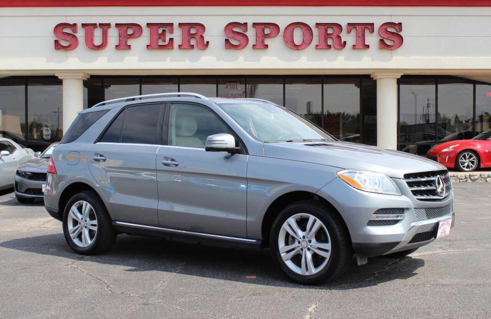 2015 Silver Mercedes-Benz M-Class ML350 (4JGDA5JB8FA) with an 3.5L V6 DOHC 24V engine, 7-Speed Automatic transmission, located at 4301 NW 39th , Oklahoma City, OK, 73112, (405) 949-5600, 35.512135, -97.598671 - NO DRIVERS LICENCE NO-FULL COVERAGE INSURANCE-NO CREDIT CHECK. COME ON OVER TO SUPERSPORTS AND TAKE A LOOK AND TEST DRIVE. PLEASE GIVE US A CALL AT (405) 949-5600. NO LICENSIA DE MANEJAR- NO SEGURO DE COBERTURA TOTAL- NO VERIFICACCION DE CREDITO. POR FAVOR VENGAN A SUPERSPORTS, ECHE UN - Photo#2