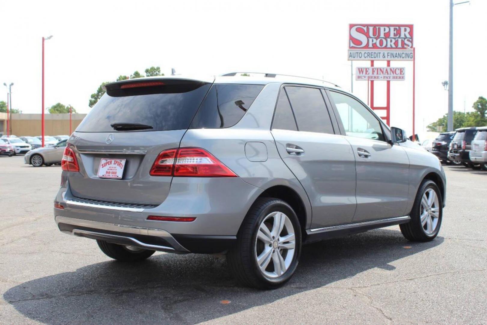 2015 Silver Mercedes-Benz M-Class ML350 (4JGDA5JB8FA) with an 3.5L V6 DOHC 24V engine, 7-Speed Automatic transmission, located at 4301 NW 39th , Oklahoma City, OK, 73112, (405) 949-5600, 35.512135, -97.598671 - NO DRIVERS LICENCE NO-FULL COVERAGE INSURANCE-NO CREDIT CHECK. COME ON OVER TO SUPERSPORTS AND TAKE A LOOK AND TEST DRIVE. PLEASE GIVE US A CALL AT (405) 949-5600. NO LICENSIA DE MANEJAR- NO SEGURO DE COBERTURA TOTAL- NO VERIFICACCION DE CREDITO. POR FAVOR VENGAN A SUPERSPORTS, ECHE UN - Photo#4