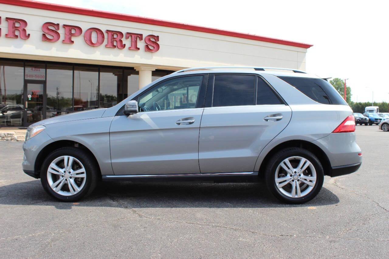 2015 Silver Mercedes-Benz M-Class ML350 (4JGDA5JB8FA) with an 3.5L V6 DOHC 24V engine, 7-Speed Automatic transmission, located at 4301 NW 39th , Oklahoma City, OK, 73112, (405) 949-5600, 35.512135, -97.598671 - NO DRIVERS LICENCE NO-FULL COVERAGE INSURANCE-NO CREDIT CHECK. COME ON OVER TO SUPERSPORTS AND TAKE A LOOK AND TEST DRIVE. PLEASE GIVE US A CALL AT (405) 949-5600. NO LICENSIA DE MANEJAR- NO SEGURO DE COBERTURA TOTAL- NO VERIFICACCION DE CREDITO. POR FAVOR VENGAN A SUPERSPORTS, ECHE UN - Photo#5