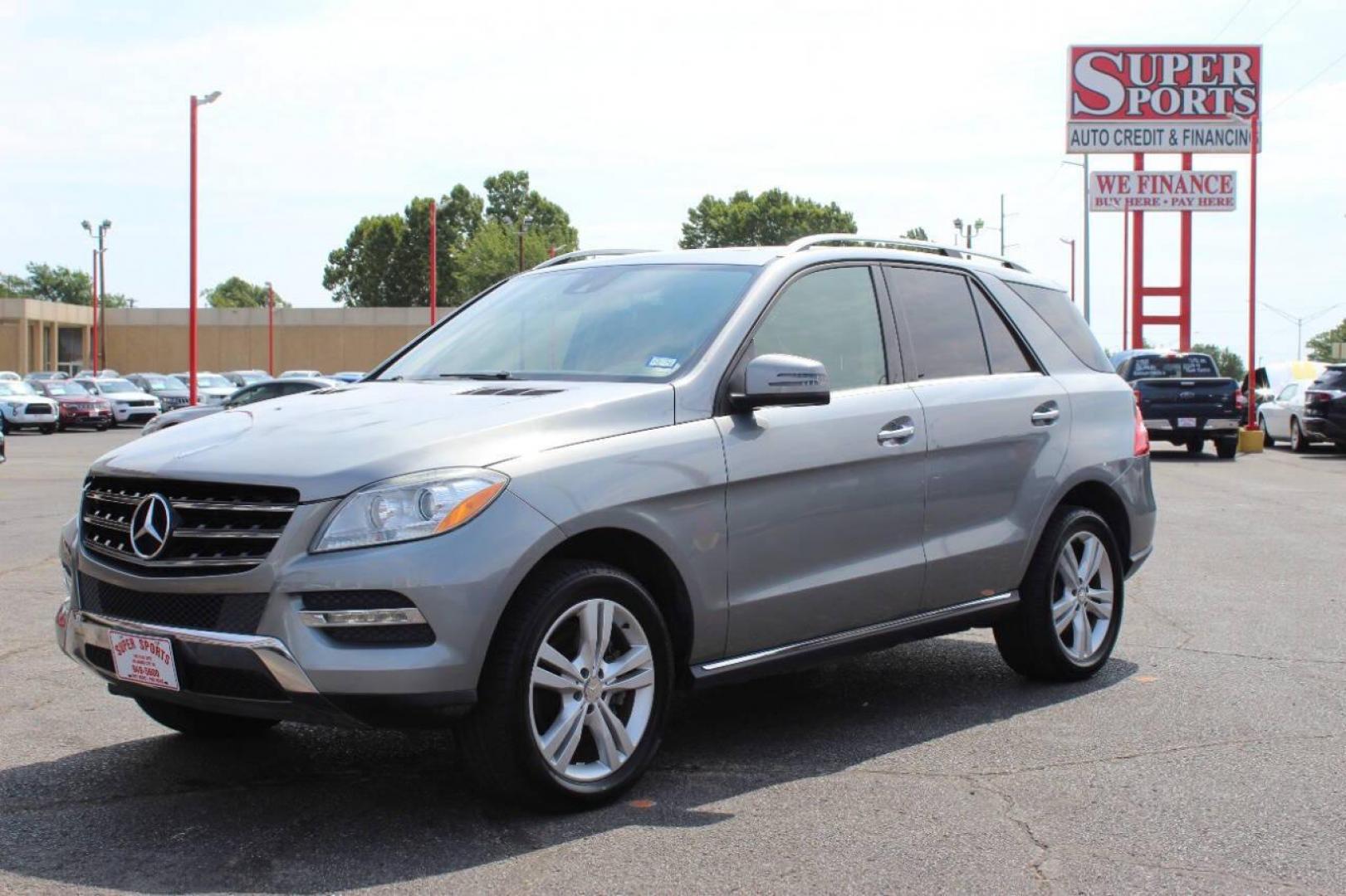 2015 Silver Mercedes-Benz M-Class ML350 (4JGDA5JB8FA) with an 3.5L V6 DOHC 24V engine, 7-Speed Automatic transmission, located at 4301 NW 39th , Oklahoma City, OK, 73112, (405) 949-5600, 35.512135, -97.598671 - NO DRIVERS LICENCE NO-FULL COVERAGE INSURANCE-NO CREDIT CHECK. COME ON OVER TO SUPERSPORTS AND TAKE A LOOK AND TEST DRIVE. PLEASE GIVE US A CALL AT (405) 949-5600. NO LICENSIA DE MANEJAR- NO SEGURO DE COBERTURA TOTAL- NO VERIFICACCION DE CREDITO. POR FAVOR VENGAN A SUPERSPORTS, ECHE UN - Photo#7