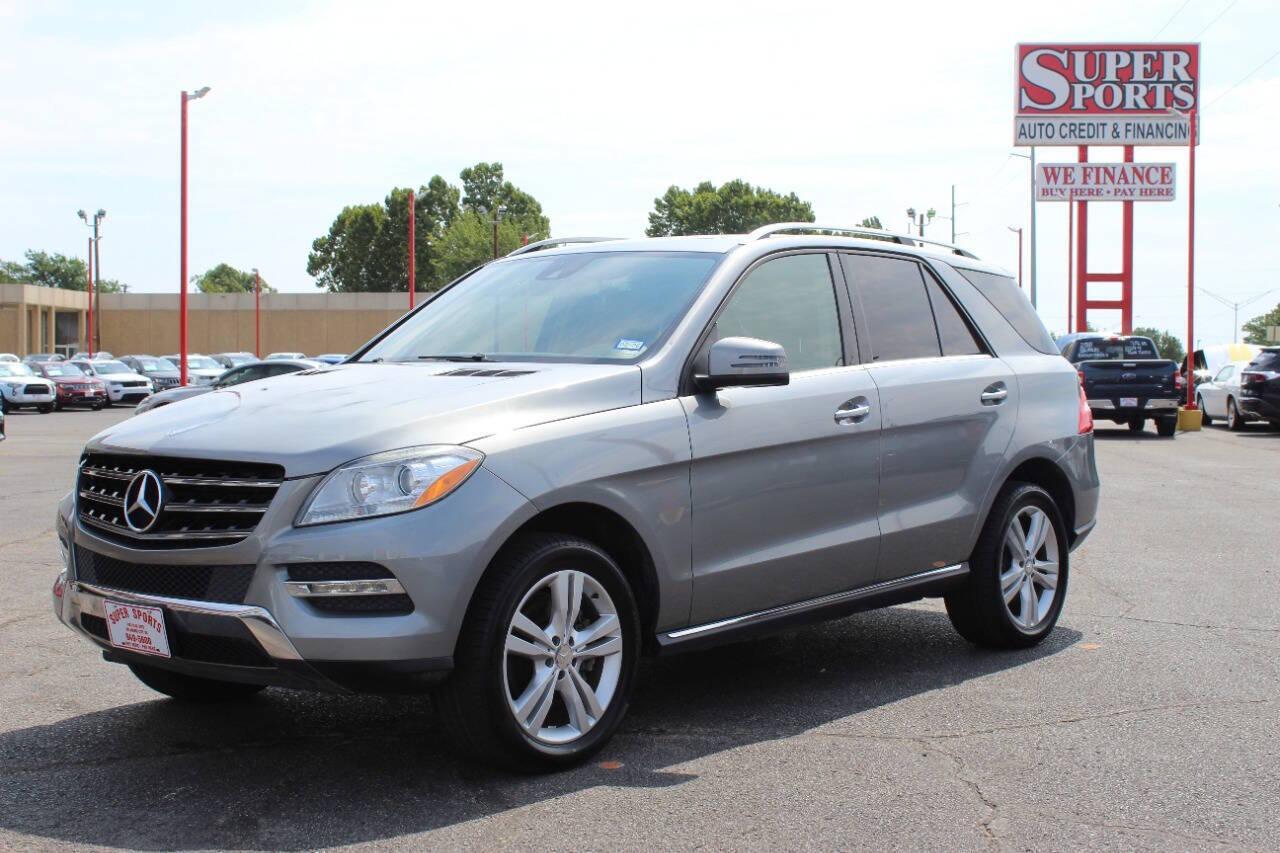 2015 Silver Mercedes-Benz M-Class ML350 (4JGDA5JB8FA) with an 3.5L V6 DOHC 24V engine, 7-Speed Automatic transmission, located at 4301 NW 39th , Oklahoma City, OK, 73112, (405) 949-5600, 35.512135, -97.598671 - NO DRIVERS LICENCE NO-FULL COVERAGE INSURANCE-NO CREDIT CHECK. COME ON OVER TO SUPERSPORTS AND TAKE A LOOK AND TEST DRIVE. PLEASE GIVE US A CALL AT (405) 949-5600. NO LICENSIA DE MANEJAR- NO SEGURO DE COBERTURA TOTAL- NO VERIFICACCION DE CREDITO. POR FAVOR VENGAN A SUPERSPORTS, ECHE UN - Photo#6