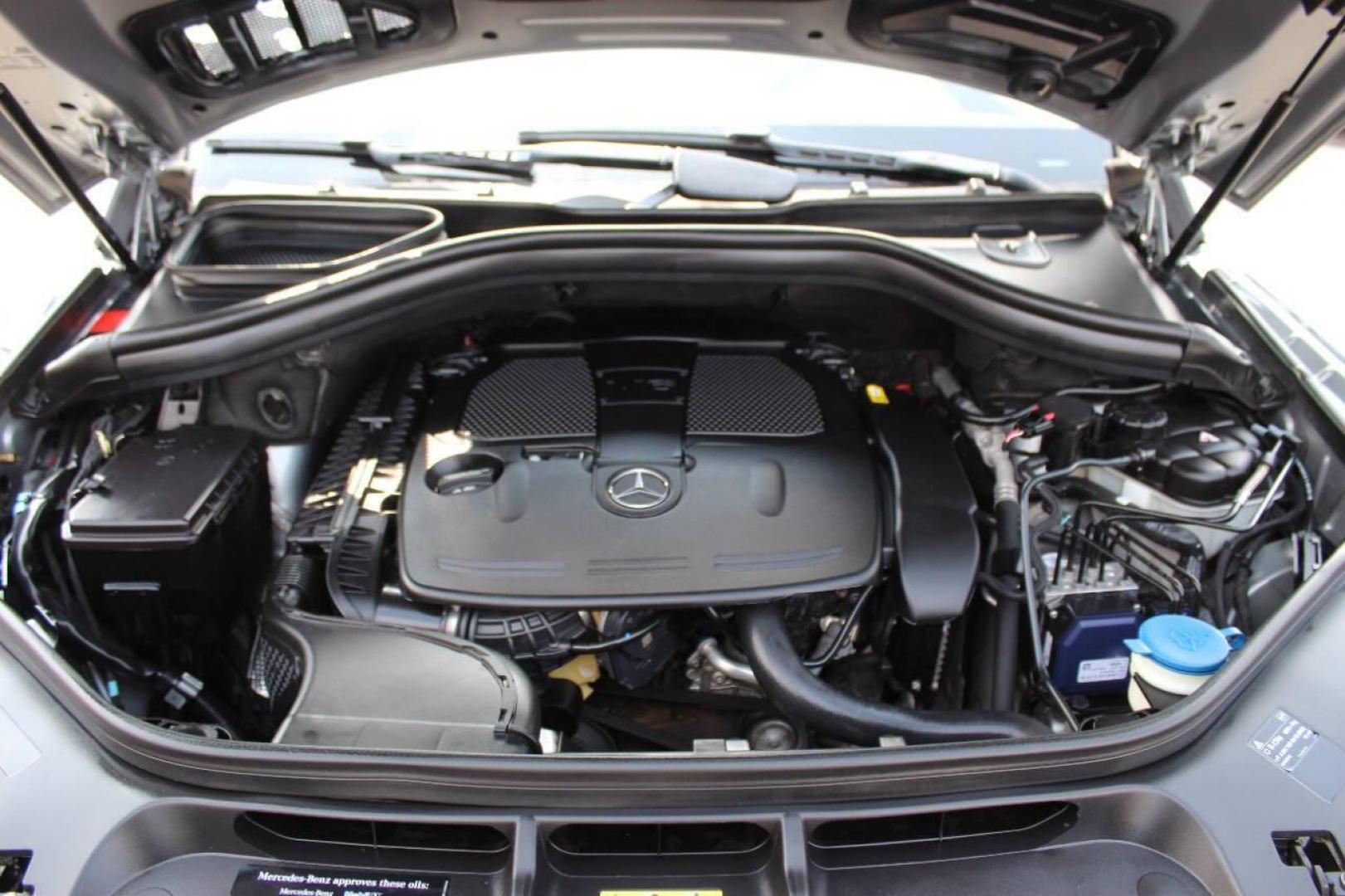 2015 Silver Mercedes-Benz M-Class ML350 (4JGDA5JB8FA) with an 3.5L V6 DOHC 24V engine, 7-Speed Automatic transmission, located at 4301 NW 39th , Oklahoma City, OK, 73112, (405) 949-5600, 35.512135, -97.598671 - NO DRIVERS LICENCE NO-FULL COVERAGE INSURANCE-NO CREDIT CHECK. COME ON OVER TO SUPERSPORTS AND TAKE A LOOK AND TEST DRIVE. PLEASE GIVE US A CALL AT (405) 949-5600. NO LICENSIA DE MANEJAR- NO SEGURO DE COBERTURA TOTAL- NO VERIFICACCION DE CREDITO. POR FAVOR VENGAN A SUPERSPORTS, ECHE UN - Photo#8