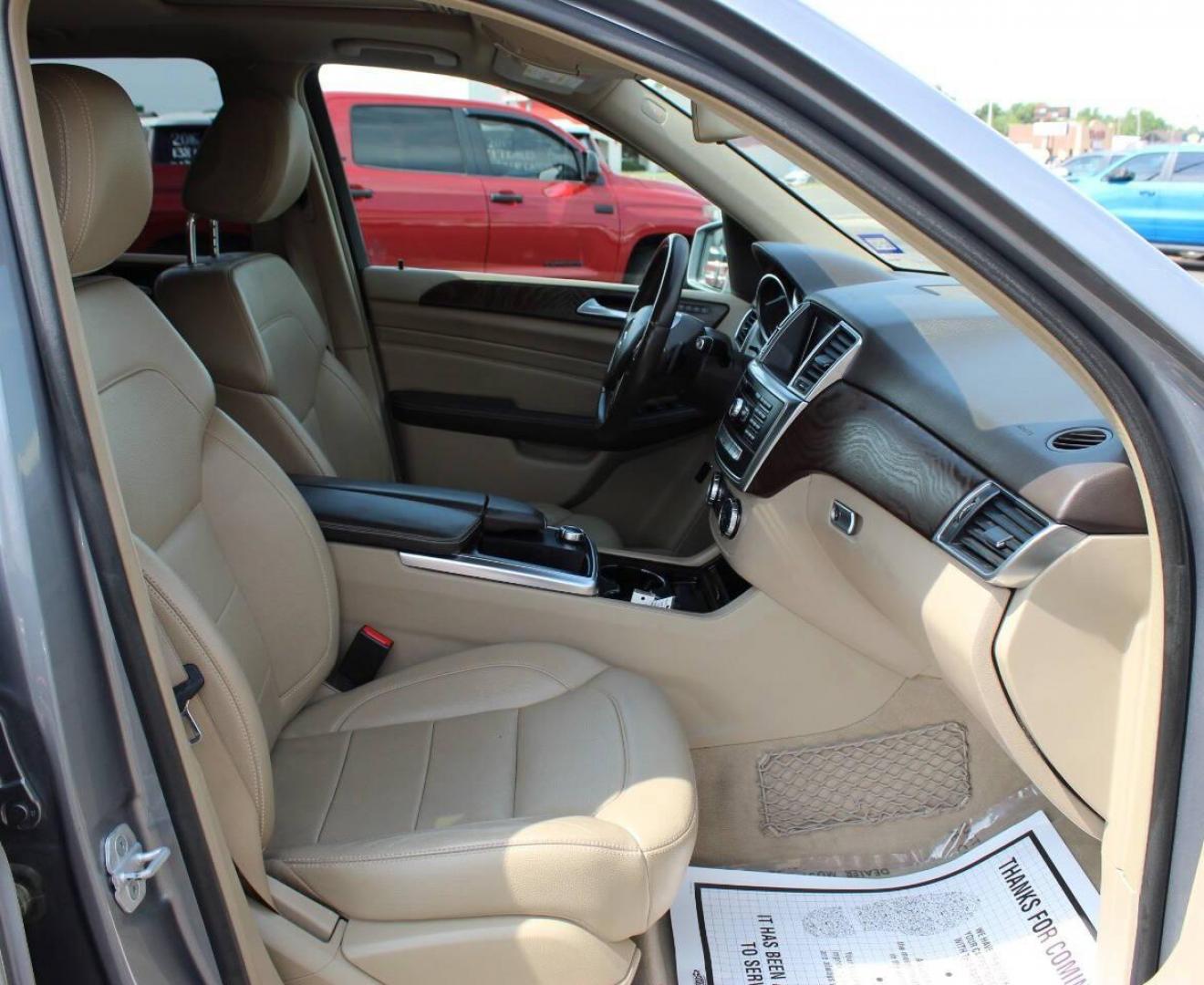 2015 Silver Mercedes-Benz M-Class ML350 (4JGDA5JB8FA) with an 3.5L V6 DOHC 24V engine, 7-Speed Automatic transmission, located at 4301 NW 39th , Oklahoma City, OK, 73112, (405) 949-5600, 35.512135, -97.598671 - NO DRIVERS LICENCE NO-FULL COVERAGE INSURANCE-NO CREDIT CHECK. COME ON OVER TO SUPERSPORTS AND TAKE A LOOK AND TEST DRIVE. PLEASE GIVE US A CALL AT (405) 949-5600. NO LICENSIA DE MANEJAR- NO SEGURO DE COBERTURA TOTAL- NO VERIFICACCION DE CREDITO. POR FAVOR VENGAN A SUPERSPORTS, ECHE UN - Photo#9