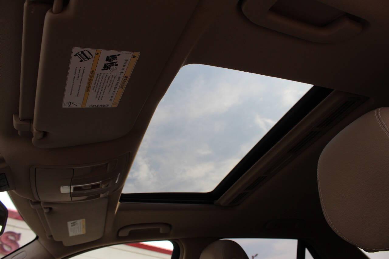 2015 Silver Mercedes-Benz M-Class ML350 (4JGDA5JB8FA) with an 3.5L V6 DOHC 24V engine, 7-Speed Automatic transmission, located at 4301 NW 39th , Oklahoma City, OK, 73112, (405) 949-5600, 35.512135, -97.598671 - NO DRIVERS LICENCE NO-FULL COVERAGE INSURANCE-NO CREDIT CHECK. COME ON OVER TO SUPERSPORTS AND TAKE A LOOK AND TEST DRIVE. PLEASE GIVE US A CALL AT (405) 949-5600. NO LICENSIA DE MANEJAR- NO SEGURO DE COBERTURA TOTAL- NO VERIFICACCION DE CREDITO. POR FAVOR VENGAN A SUPERSPORTS, ECHE UN - Photo#17