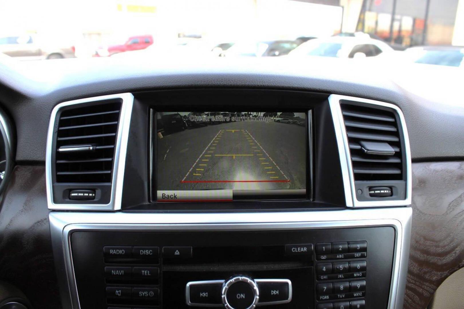 2015 Silver Mercedes-Benz M-Class ML350 (4JGDA5JB8FA) with an 3.5L V6 DOHC 24V engine, 7-Speed Automatic transmission, located at 4301 NW 39th , Oklahoma City, OK, 73112, (405) 949-5600, 35.512135, -97.598671 - NO DRIVERS LICENCE NO-FULL COVERAGE INSURANCE-NO CREDIT CHECK. COME ON OVER TO SUPERSPORTS AND TAKE A LOOK AND TEST DRIVE. PLEASE GIVE US A CALL AT (405) 949-5600. NO LICENSIA DE MANEJAR- NO SEGURO DE COBERTURA TOTAL- NO VERIFICACCION DE CREDITO. POR FAVOR VENGAN A SUPERSPORTS, ECHE UN - Photo#19
