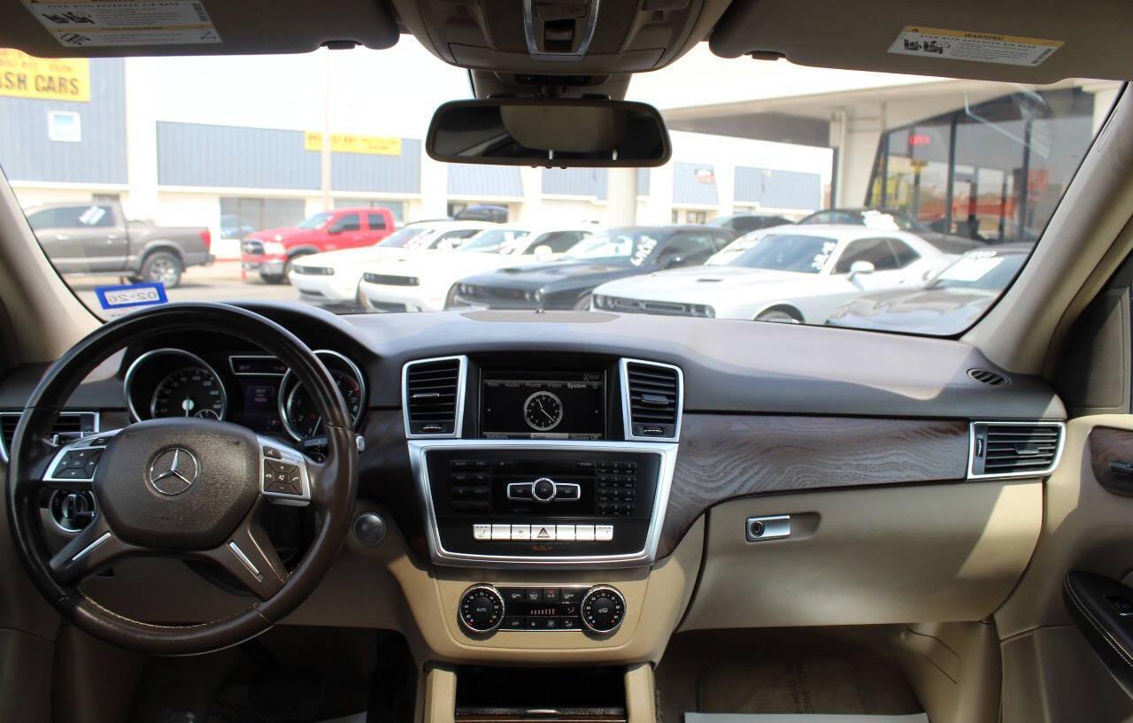 2015 Silver Mercedes-Benz M-Class ML350 (4JGDA5JB8FA) with an 3.5L V6 DOHC 24V engine, 7-Speed Automatic transmission, located at 4301 NW 39th , Oklahoma City, OK, 73112, (405) 949-5600, 35.512135, -97.598671 - NO DRIVERS LICENCE NO-FULL COVERAGE INSURANCE-NO CREDIT CHECK. COME ON OVER TO SUPERSPORTS AND TAKE A LOOK AND TEST DRIVE. PLEASE GIVE US A CALL AT (405) 949-5600. NO LICENSIA DE MANEJAR- NO SEGURO DE COBERTURA TOTAL- NO VERIFICACCION DE CREDITO. POR FAVOR VENGAN A SUPERSPORTS, ECHE UN - Photo#19