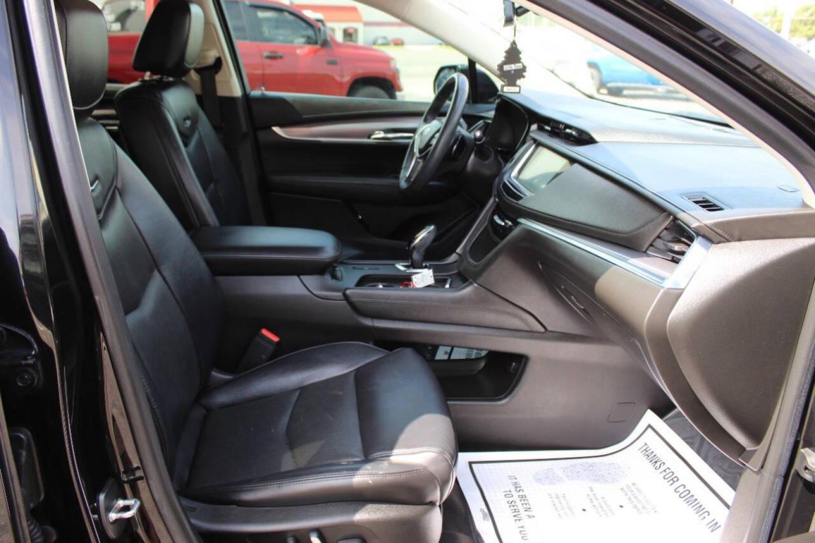 2017 Black Cadillac XT5 Luxury (1GYKNBRS3HZ) with an 3.6L V6 DOHC 24V engine, 8A transmission, located at 4301 NW 39th , Oklahoma City, OK, 73112, (405) 949-5600, 35.512135, -97.598671 - NO DRIVERS LICENCE NO-FULL COVERAGE INSURANCE-NO CREDIT CHECK. COME ON OVER TO SUPERSPORTS AND TAKE A LOOK AND TEST DRIVE. PLEASE GIVE US A CALL AT (405) 949-5600. NO LICENSIA DE MANEJAR- NO SEGURO DE COBERTURA TOTAL- NO VERIFICACCION DE CREDITO. POR FAVOR VENGAN A SUPERSPORTS, ECHE UN - Photo#9