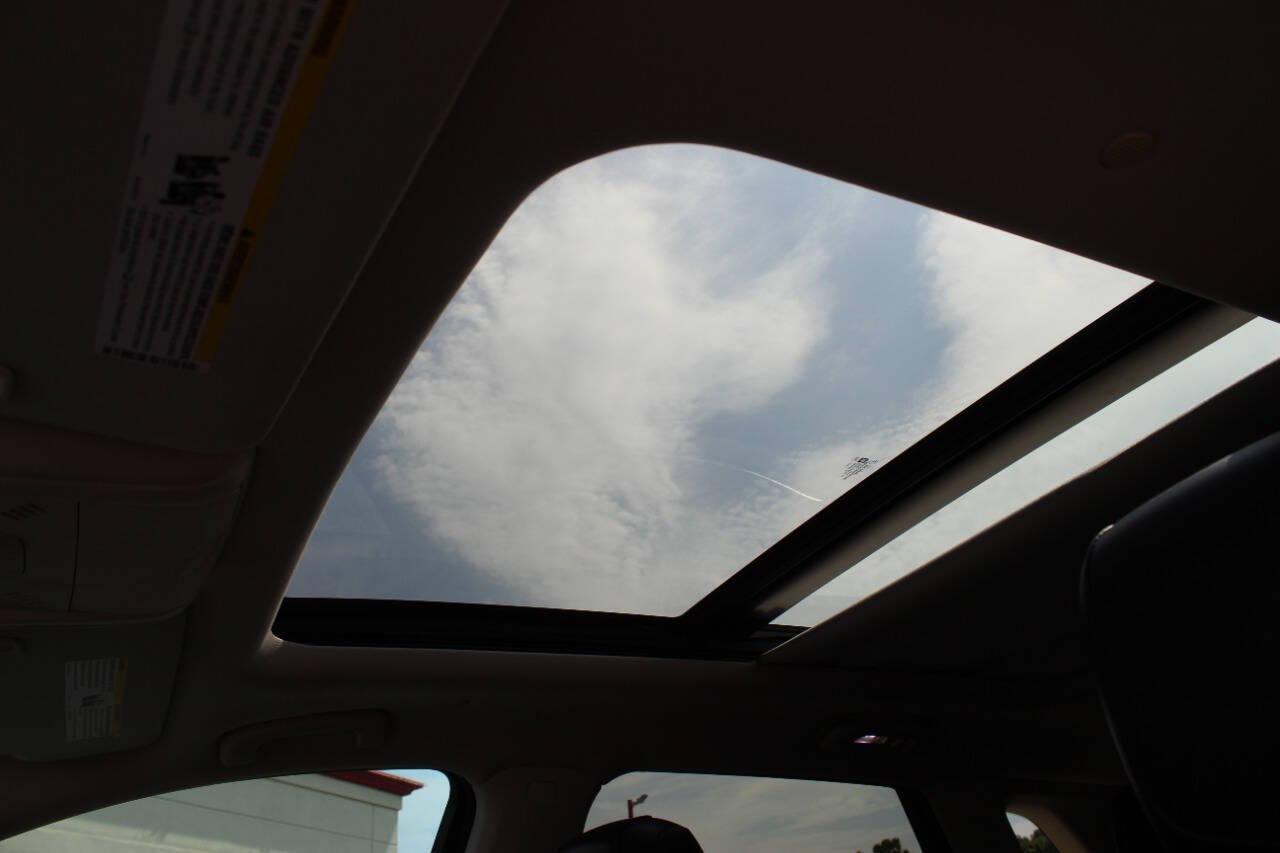 2017 Black Cadillac XT5 Luxury (1GYKNBRS3HZ) with an 3.6L V6 DOHC 24V engine, 8A transmission, located at 4301 NW 39th , Oklahoma City, OK, 73112, (405) 949-5600, 35.512135, -97.598671 - NO DRIVERS LICENCE NO-FULL COVERAGE INSURANCE-NO CREDIT CHECK. COME ON OVER TO SUPERSPORTS AND TAKE A LOOK AND TEST DRIVE. PLEASE GIVE US A CALL AT (405) 949-5600. NO LICENSIA DE MANEJAR- NO SEGURO DE COBERTURA TOTAL- NO VERIFICACCION DE CREDITO. POR FAVOR VENGAN A SUPERSPORTS, ECHE UN - Photo#17