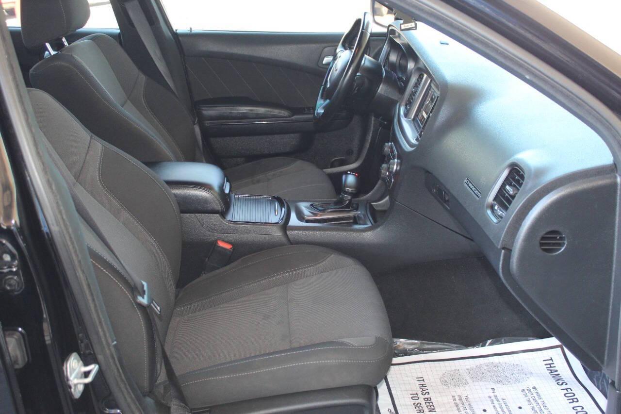 2022 Black Dodge Charger SXT (2C3CDXBGXNH) with an 3.6L V6 DOHC 24V engine, 8A transmission, located at 4301 NW 39th , Oklahoma City, OK, 73112, (405) 949-5600, 35.512135, -97.598671 - NO DRIVERS LICENCE NO-FULL COVERAGE INSURANCE-NO CREDIT CHECK. COME ON OVER TO SUPERSPORTS AND TAKE A LOOK AND TEST DRIVE. PLEASE GIVE US A CALL AT (405) 949-5600. NO LICENSIA DE MANEJAR- NO SEGURO DE COBERTURA TOTAL- NO VERIFICACCION DE CREDITO. POR FAVOR VENGAN A SUPERSPORTS, ECHE UN - Photo#8