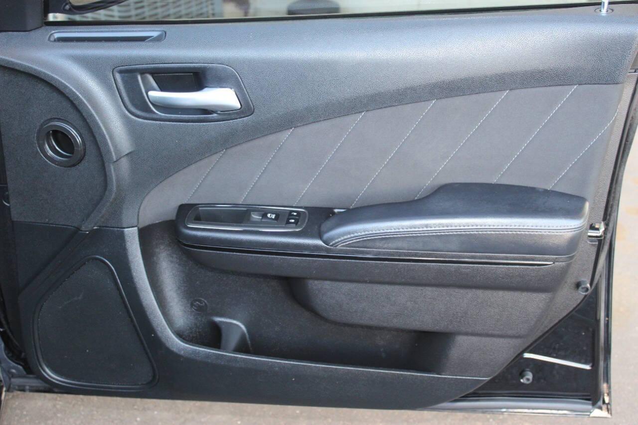 2022 Black Dodge Charger SXT (2C3CDXBGXNH) with an 3.6L V6 DOHC 24V engine, 8A transmission, located at 4301 NW 39th , Oklahoma City, OK, 73112, (405) 949-5600, 35.512135, -97.598671 - NO DRIVERS LICENCE NO-FULL COVERAGE INSURANCE-NO CREDIT CHECK. COME ON OVER TO SUPERSPORTS AND TAKE A LOOK AND TEST DRIVE. PLEASE GIVE US A CALL AT (405) 949-5600. NO LICENSIA DE MANEJAR- NO SEGURO DE COBERTURA TOTAL- NO VERIFICACCION DE CREDITO. POR FAVOR VENGAN A SUPERSPORTS, ECHE UN - Photo#9